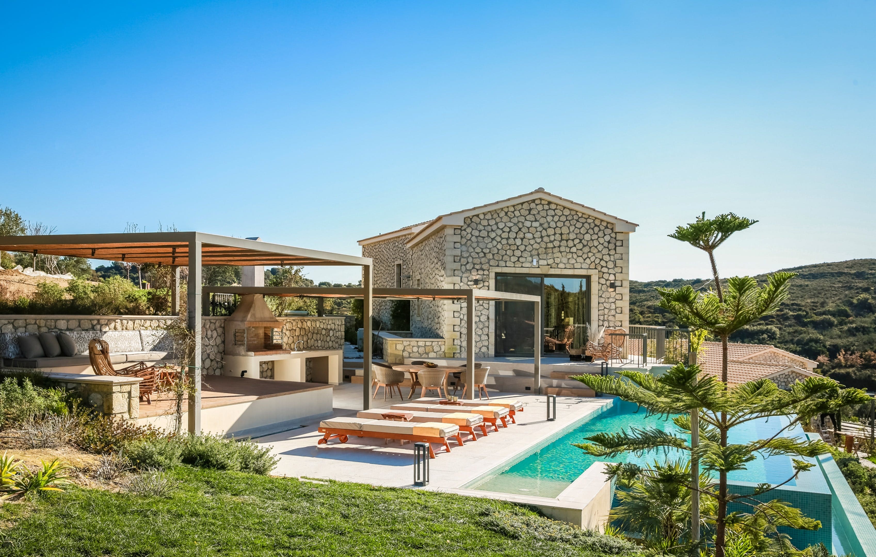 Villa Karydi Livathos: Luxury 3-Bedroom Apartment with Infinity Pool and Sea Views, Livathos