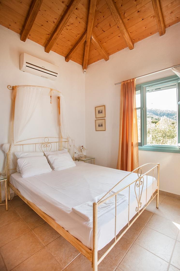 Villa Karydi Sporades: Stylish 3-Bedroom Apartment with Pool and Sea Views, Sporades Corfu
