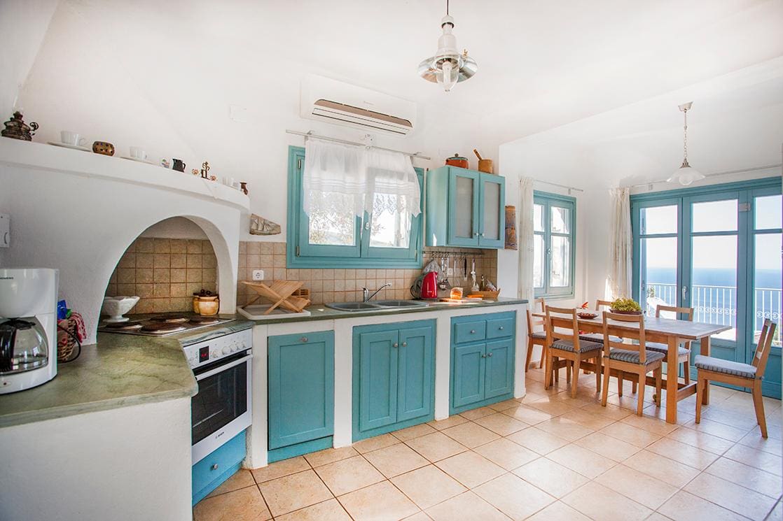 Villa Karydi Sporades: Stylish 3-Bedroom Apartment with Pool and Sea Views, Sporades Corfu