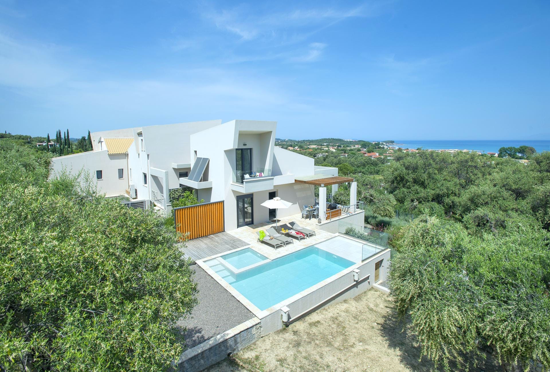 Villa Karydia Acharavi: Charming 2-Bedroom Apartment with Pool and BBQ, Acharavi Corfu
