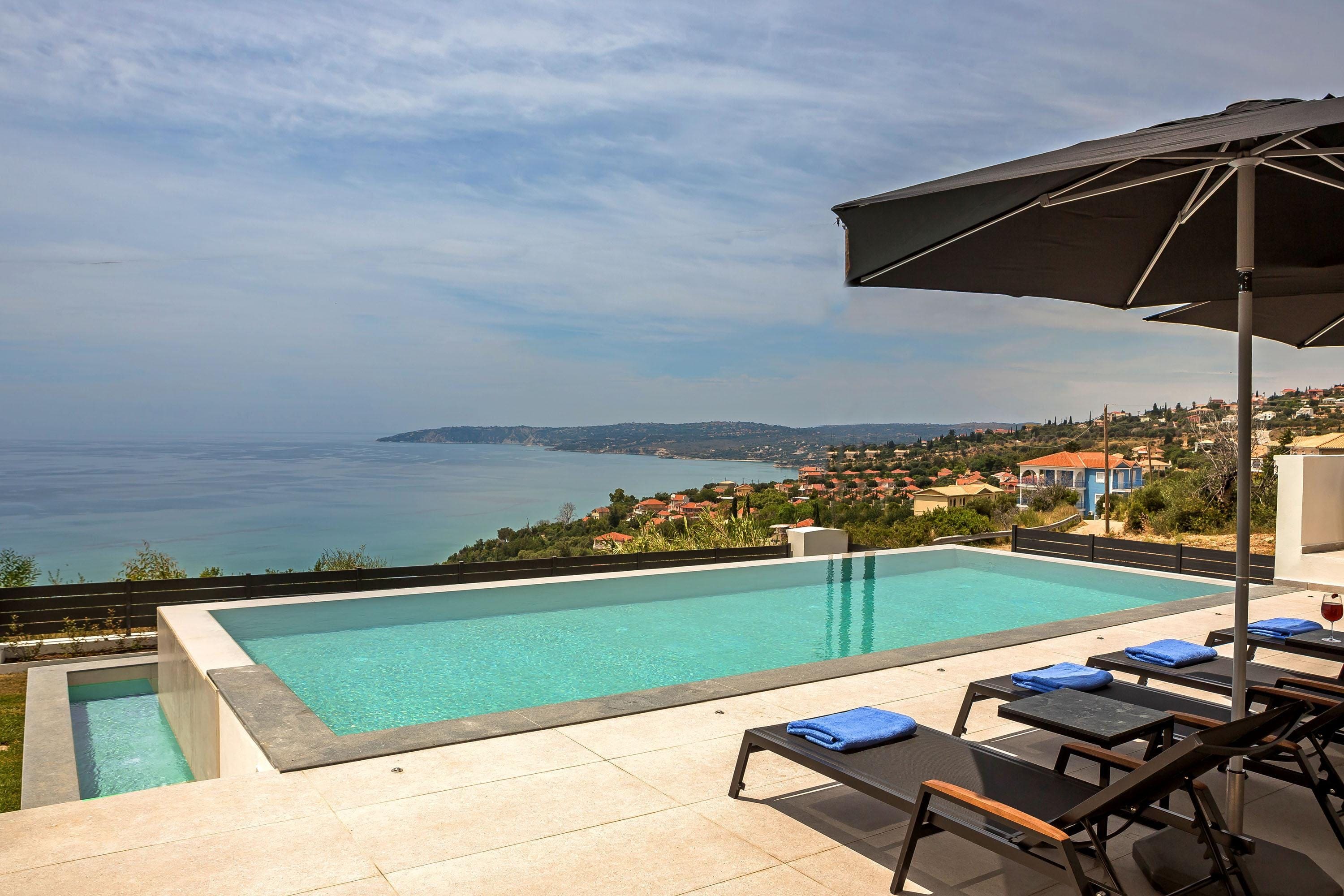 Villa Katavothra Livathos: Luxury 3-Bedroom Apartment with Infinity Pool and Sea Views, Livathos