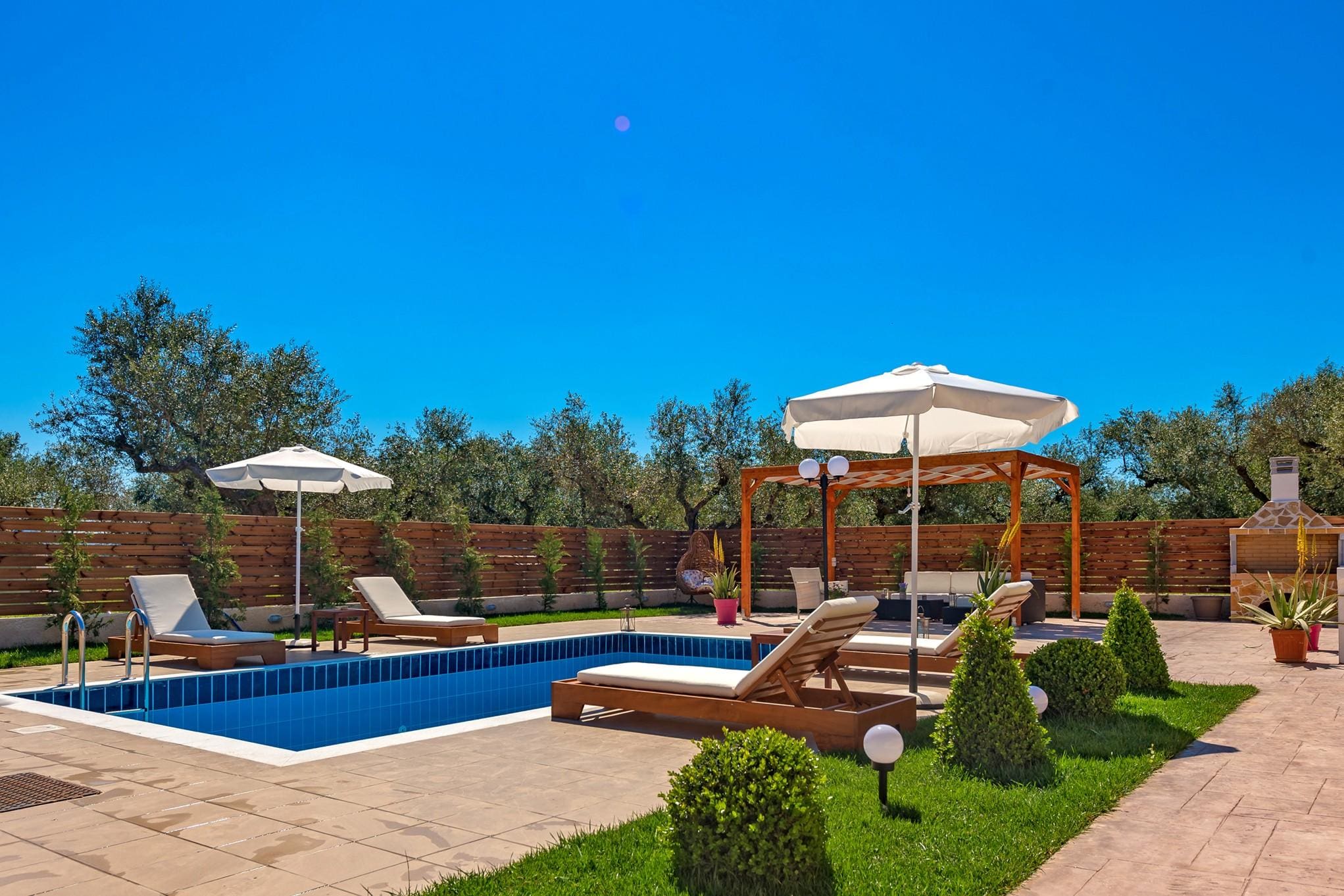 Villa Keri Laganas: Luxury 3-Bedroom Apartment with Sea Views and Pool, Zakynthos