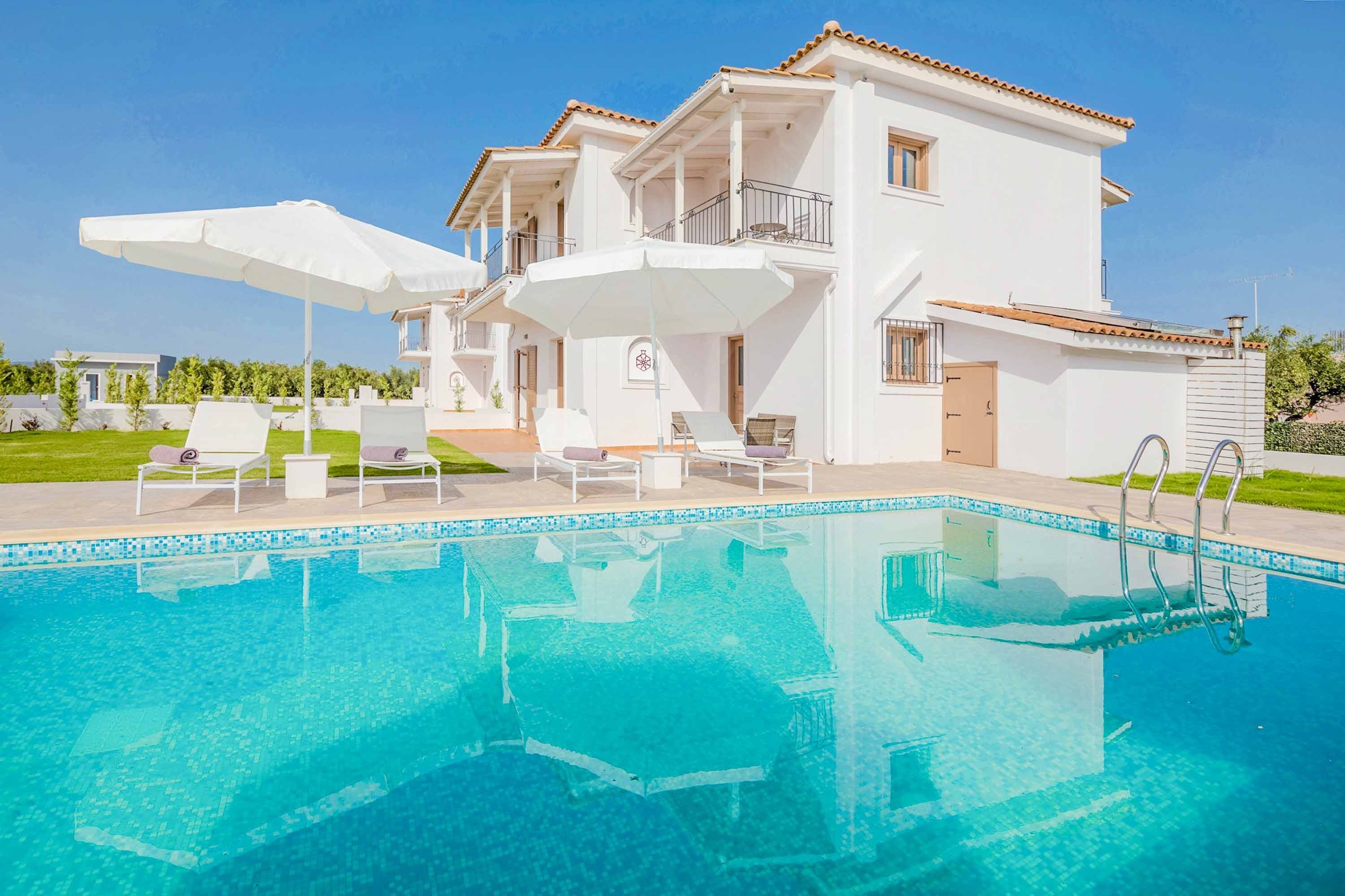 Villa Zephyros Agios Sostis Laganas: Spacious 4-Bedroom Apartment with Pool and Sea Views, Laganas