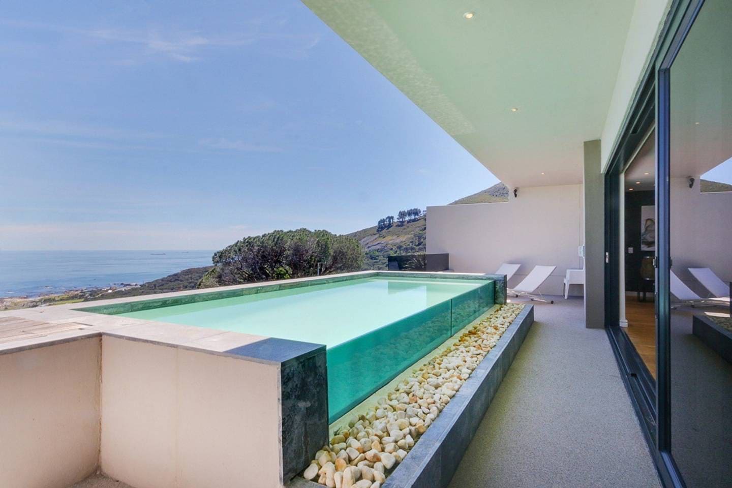 Villa Kogelberg Camps Bay: Luxury 4-Bedroom Apartment with Pool and Sea Views, Camps Bay