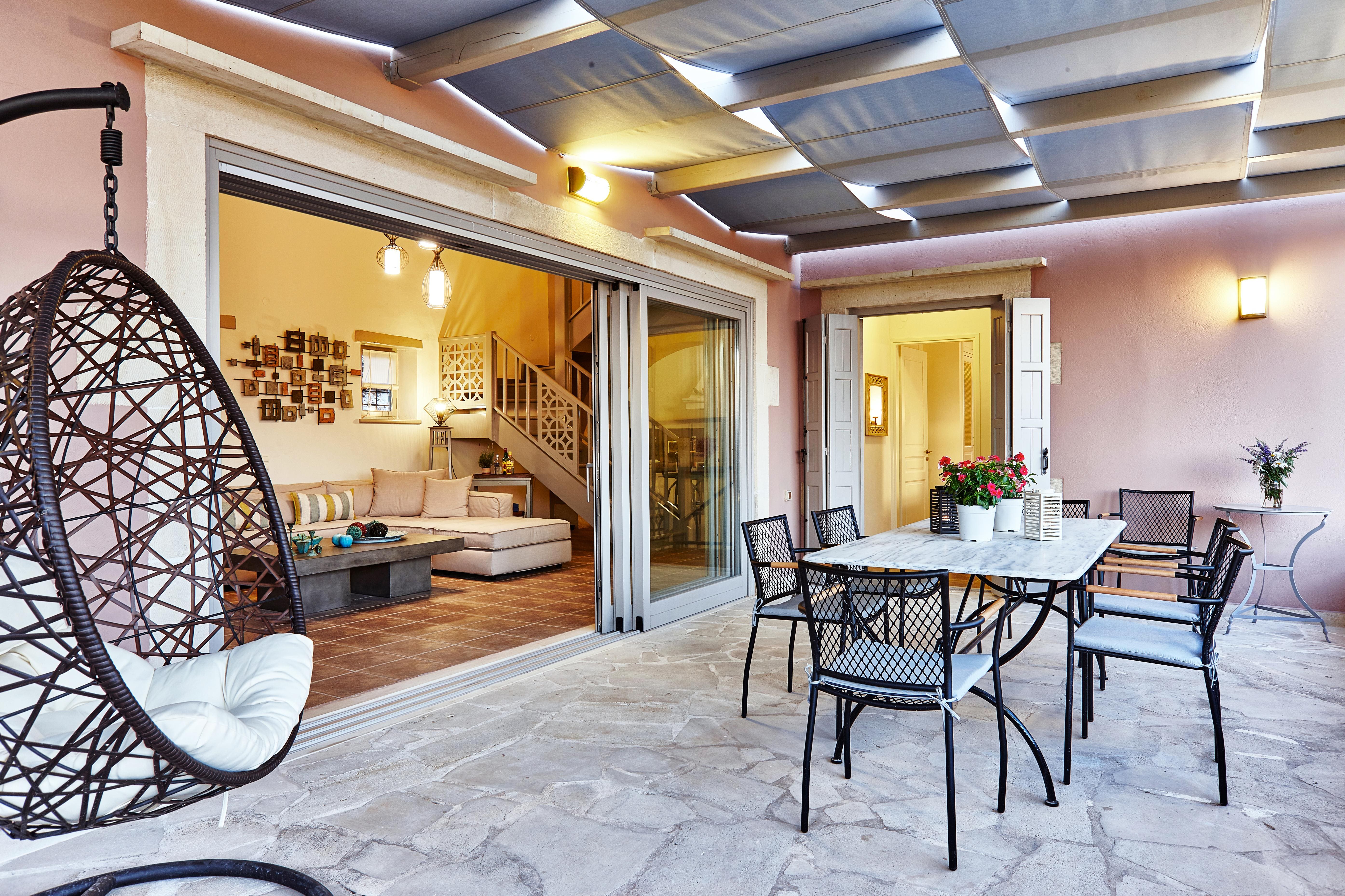 Villa Koryfi Kokkino Chorio: Luxury 4-Bedroom Apartment with Pool and Sea Views, Kokkino Chorio