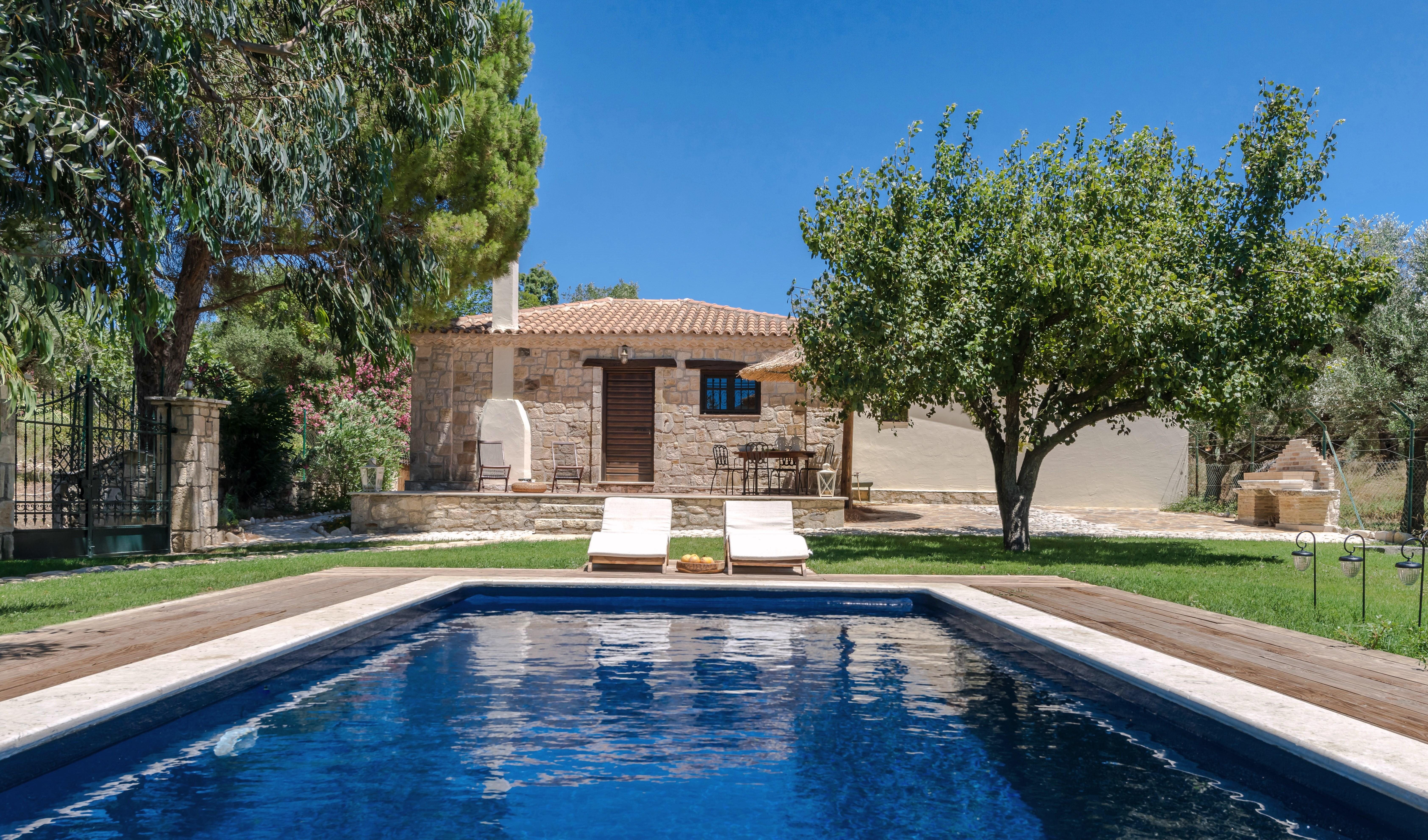 Villa Kouloura Laganas: Charming 2-Bedroom Apartment with Pool and Sea Views, Laganas