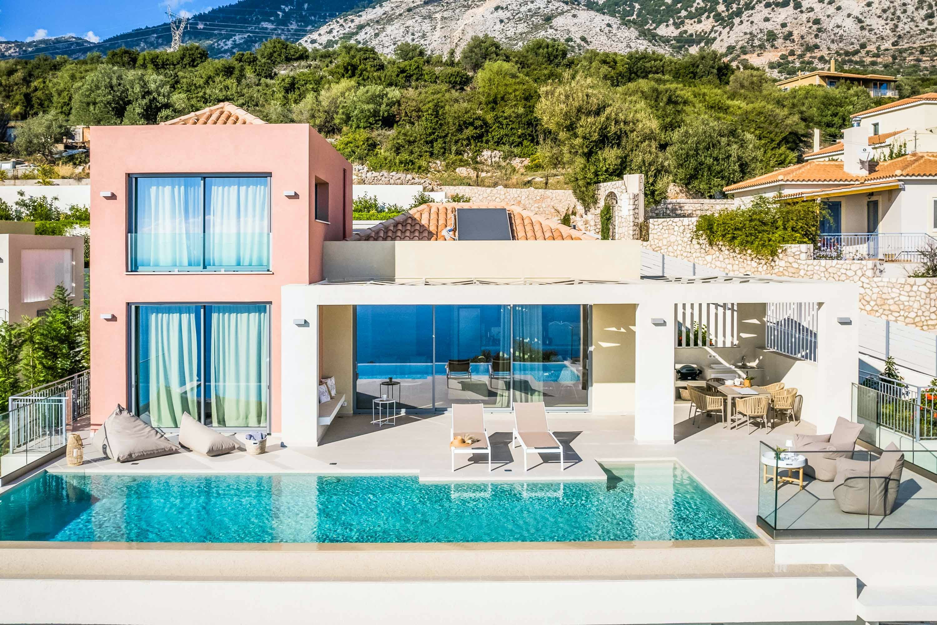 Villa Lysias Lygaria Livathos: Stylish 2-Bedroom Apartment with Infinity Pool and Sea Views, Livathos