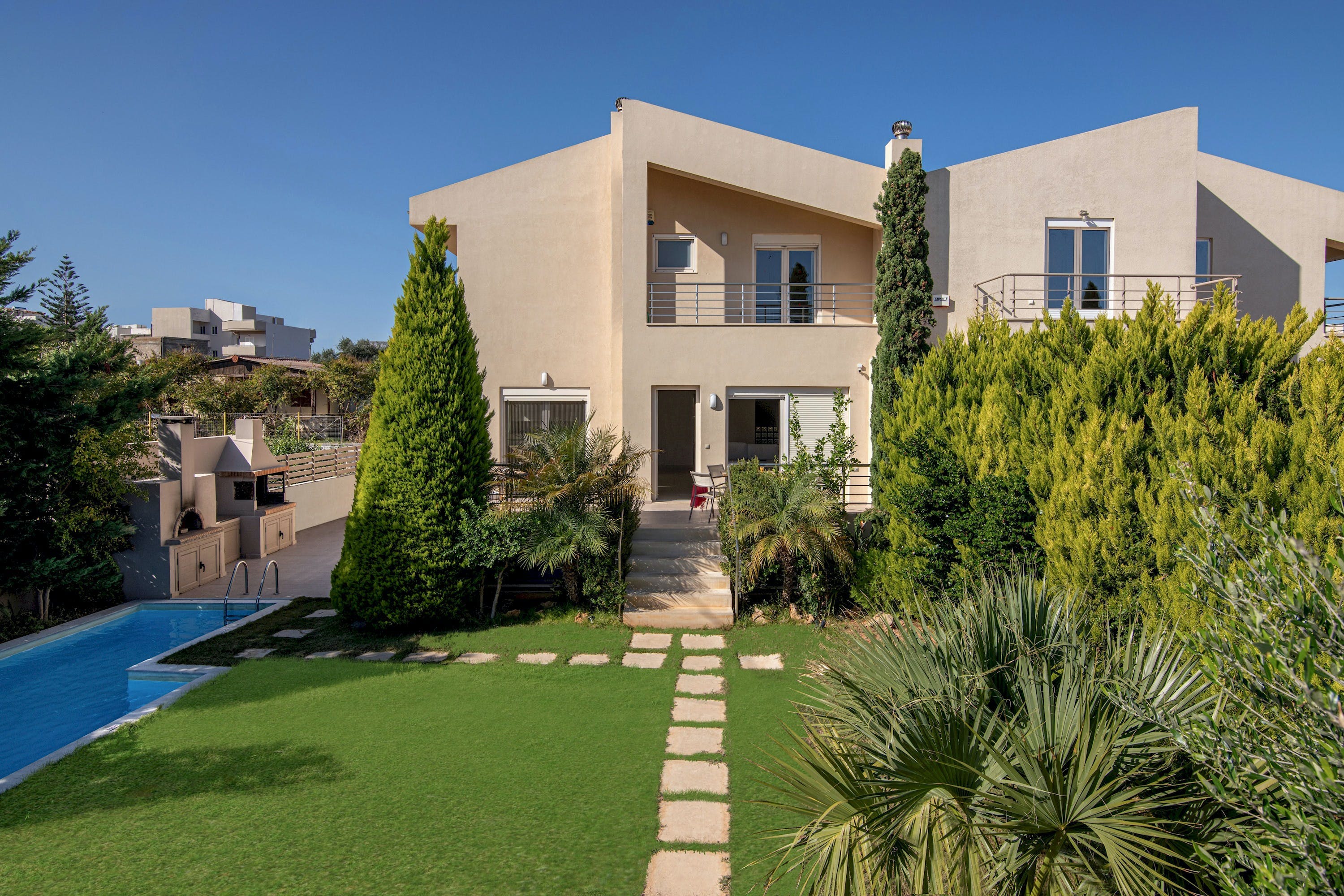 Villa Lysias Vathypetro Heraklion Town: Spacious 5-Bedroom Apartment with Private Pool and Sea Views, Heraklion Town