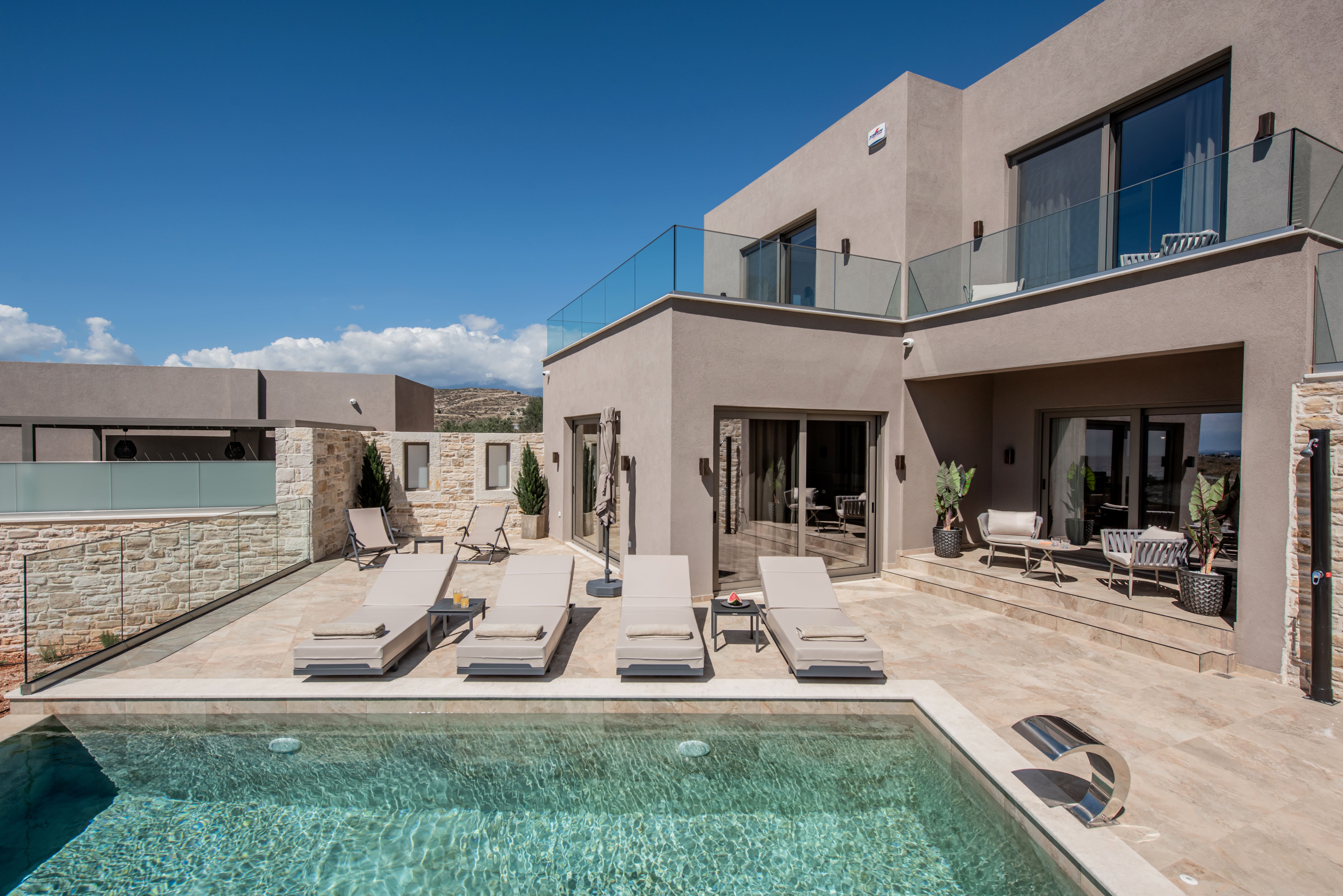 Villa Kourna Kalamaki: Luxury 3-Bedroom Villa with Private Pool and Sea Views, Crete