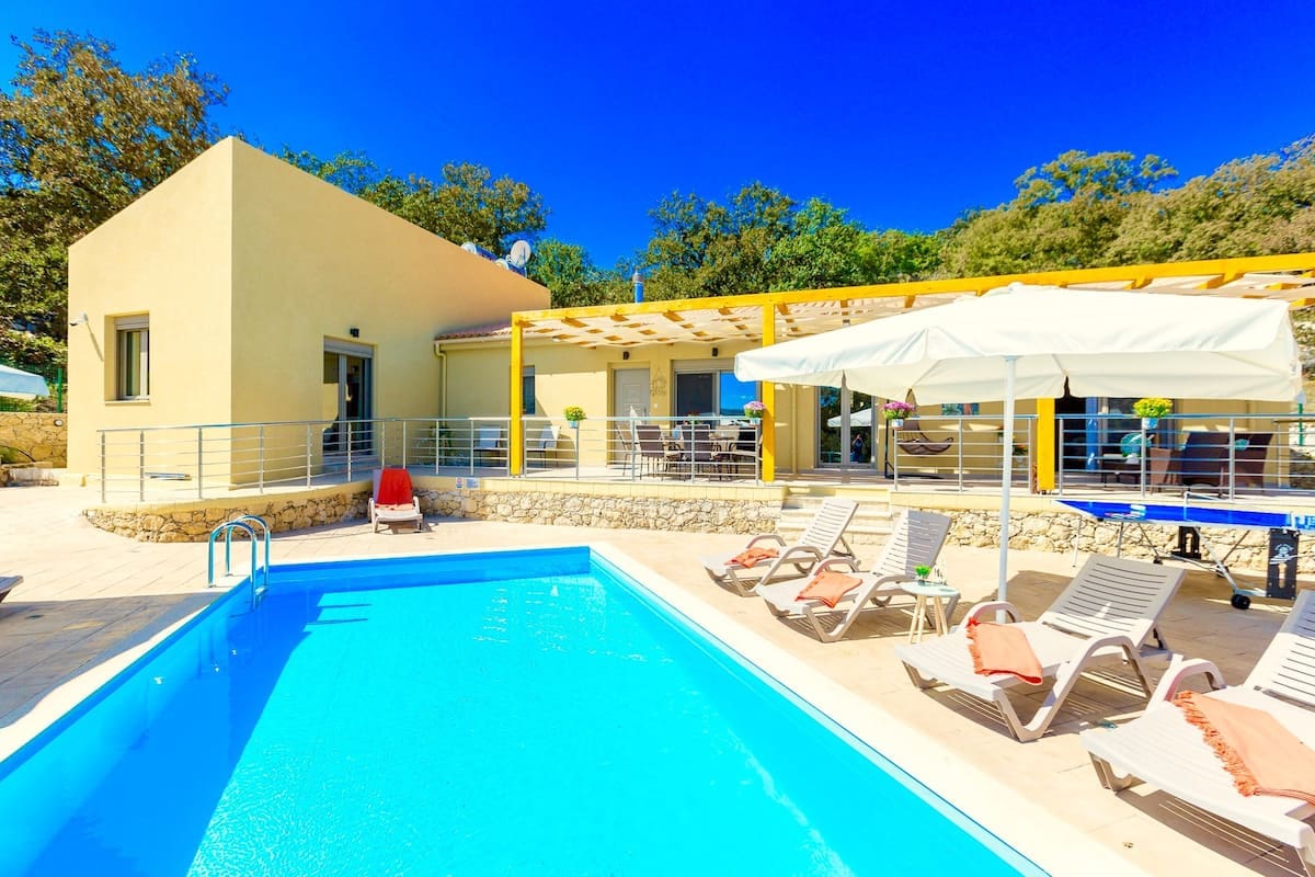 Villa Zephyros Kolymbari Crete: Luxury 4-Bedroom Apartment with Pool and Family Facilities, Crete