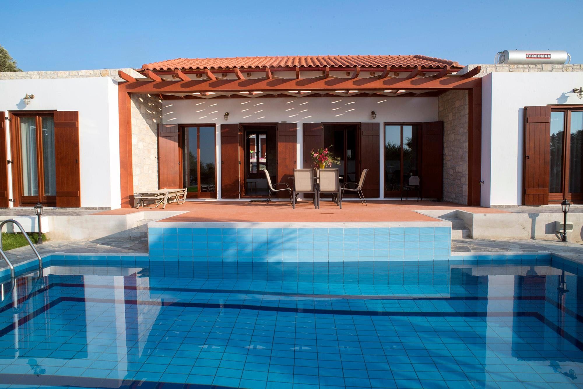 Villa Kri-Kri Rethymno: Luxury 4-Bedroom Apartment with Pool and Sea Views, Rethymno