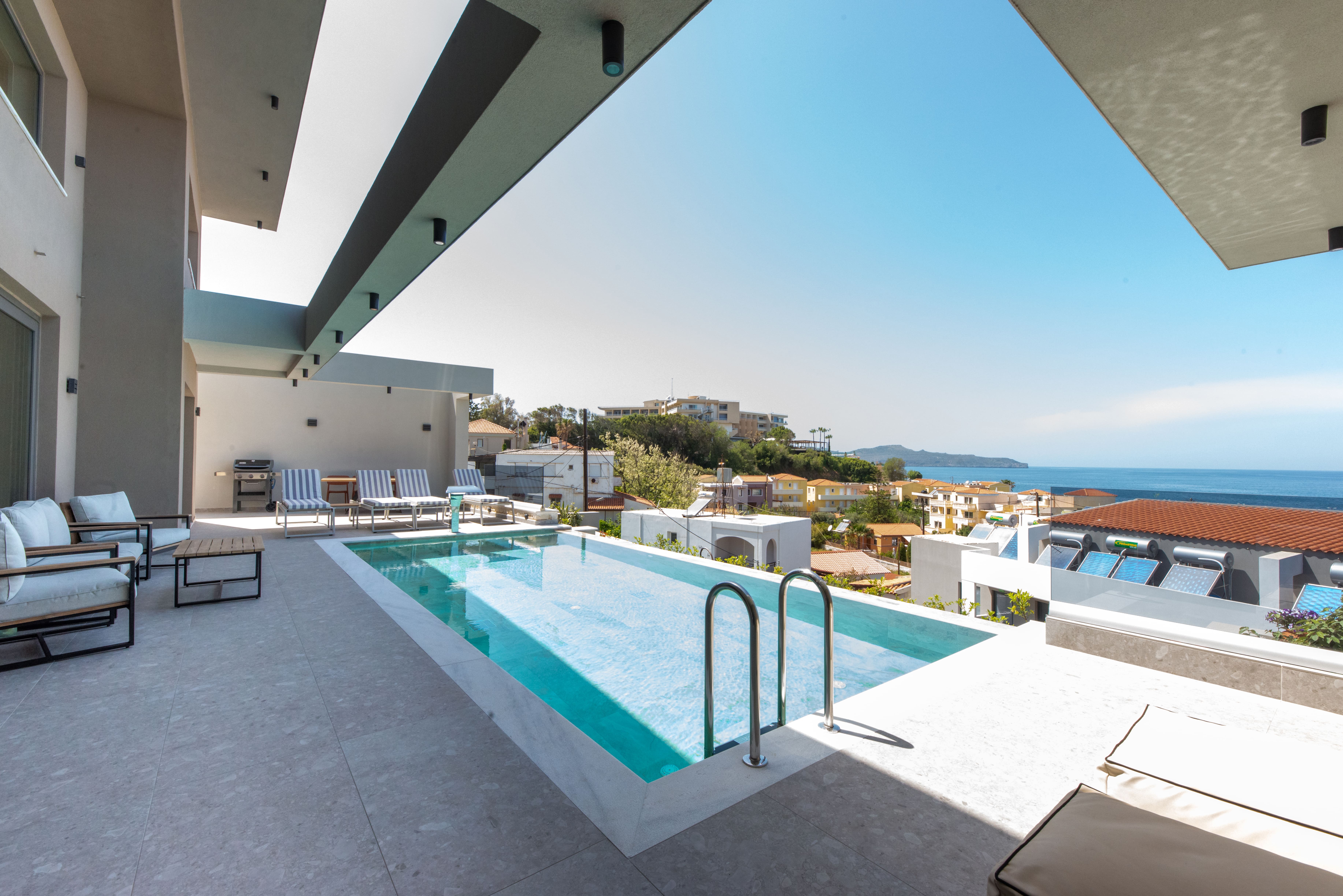 Villa Kriokastro Chania: Spacious 4-Bedroom Luxury Apartment with Sea Views, Crete