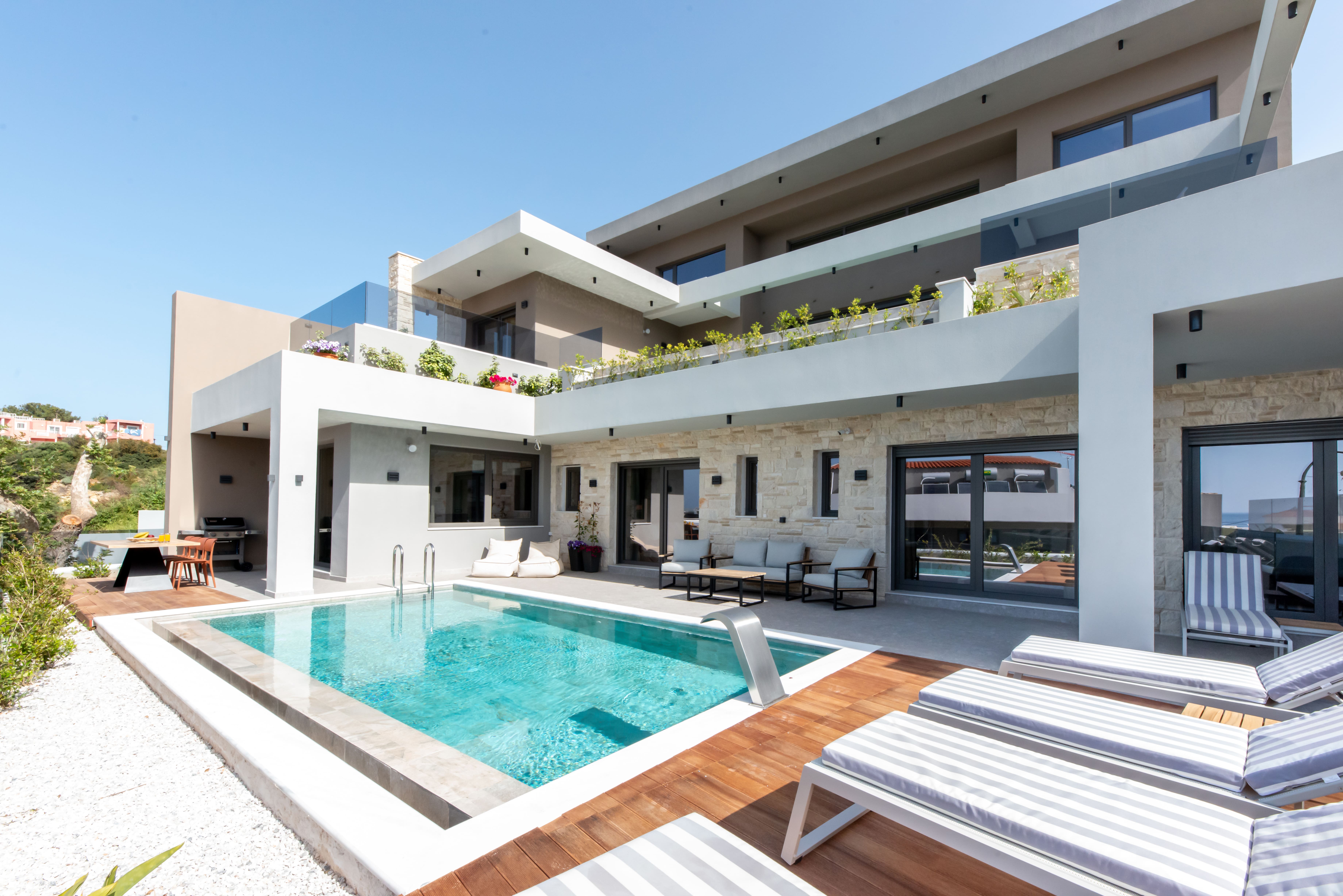 Villa Krios Chania: Spacious 3-Bedroom Apartment Rental with Sea Views in Chania