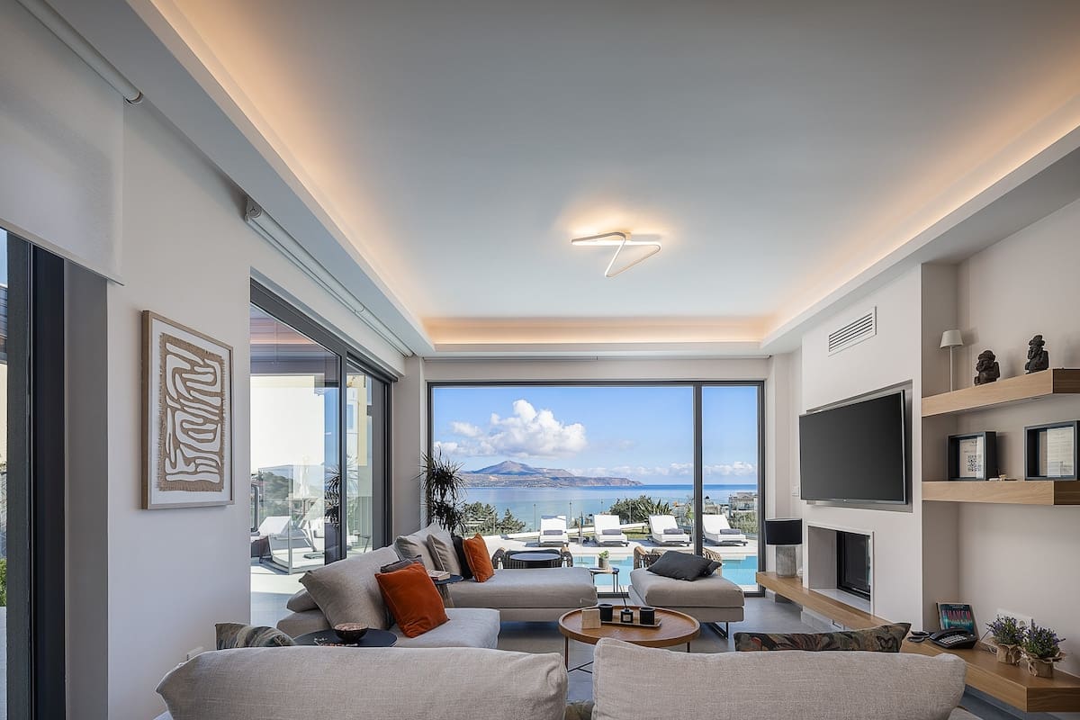 Villa Krios Heraklion: Luxury 4-Bedroom Apartment with Heated Pool and Sea Views, Crete