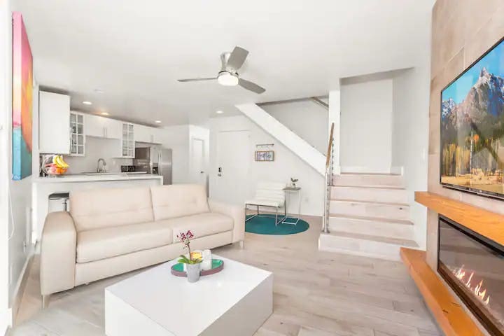 Villa La Jolla Mission: Spacious 3-Bedroom Apartment with Sea Views and Pool, Mission Beach