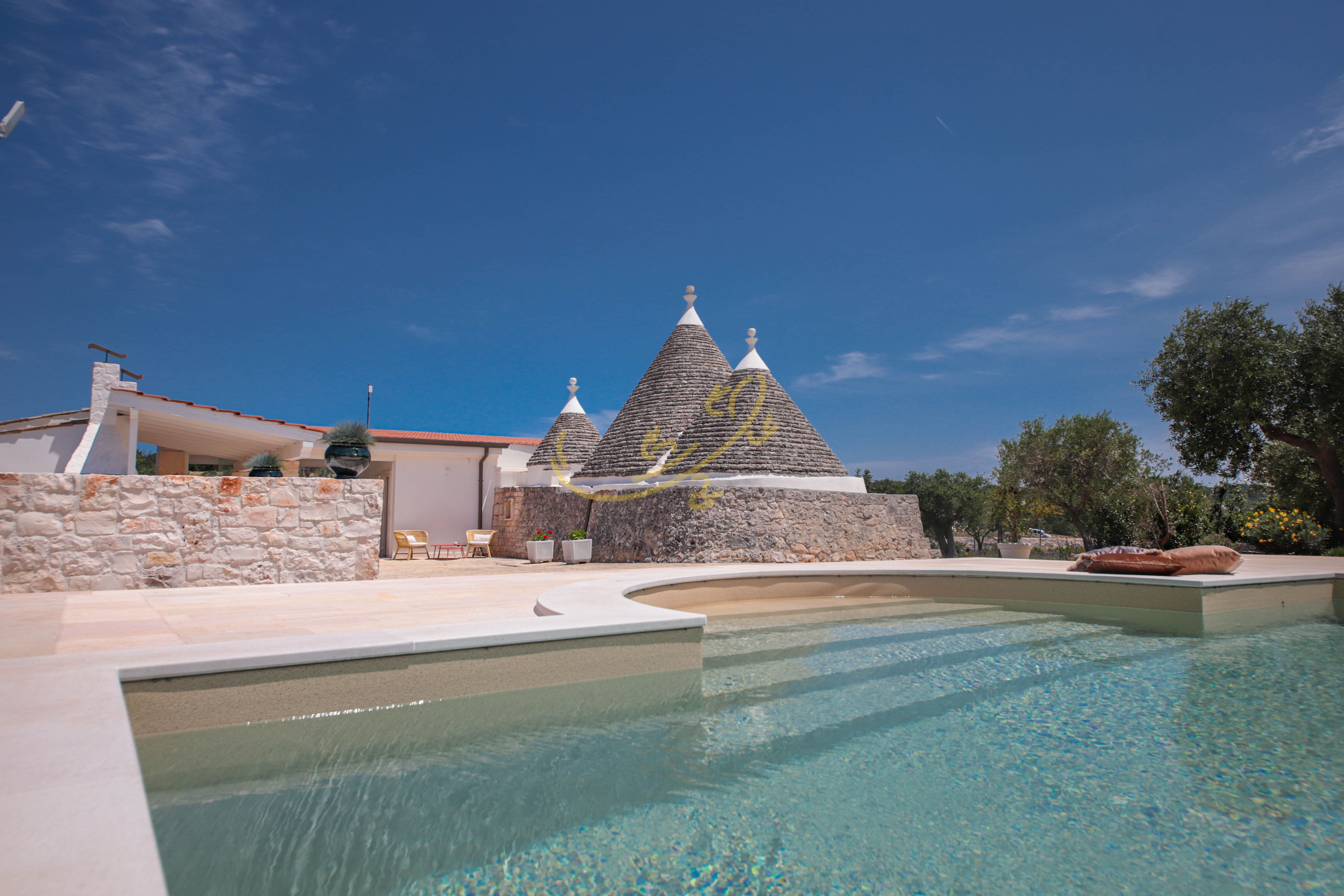 Villa Lamione Castellana: Luxury 2-Bedroom Villa with Pool and Hot Tub, Apulia