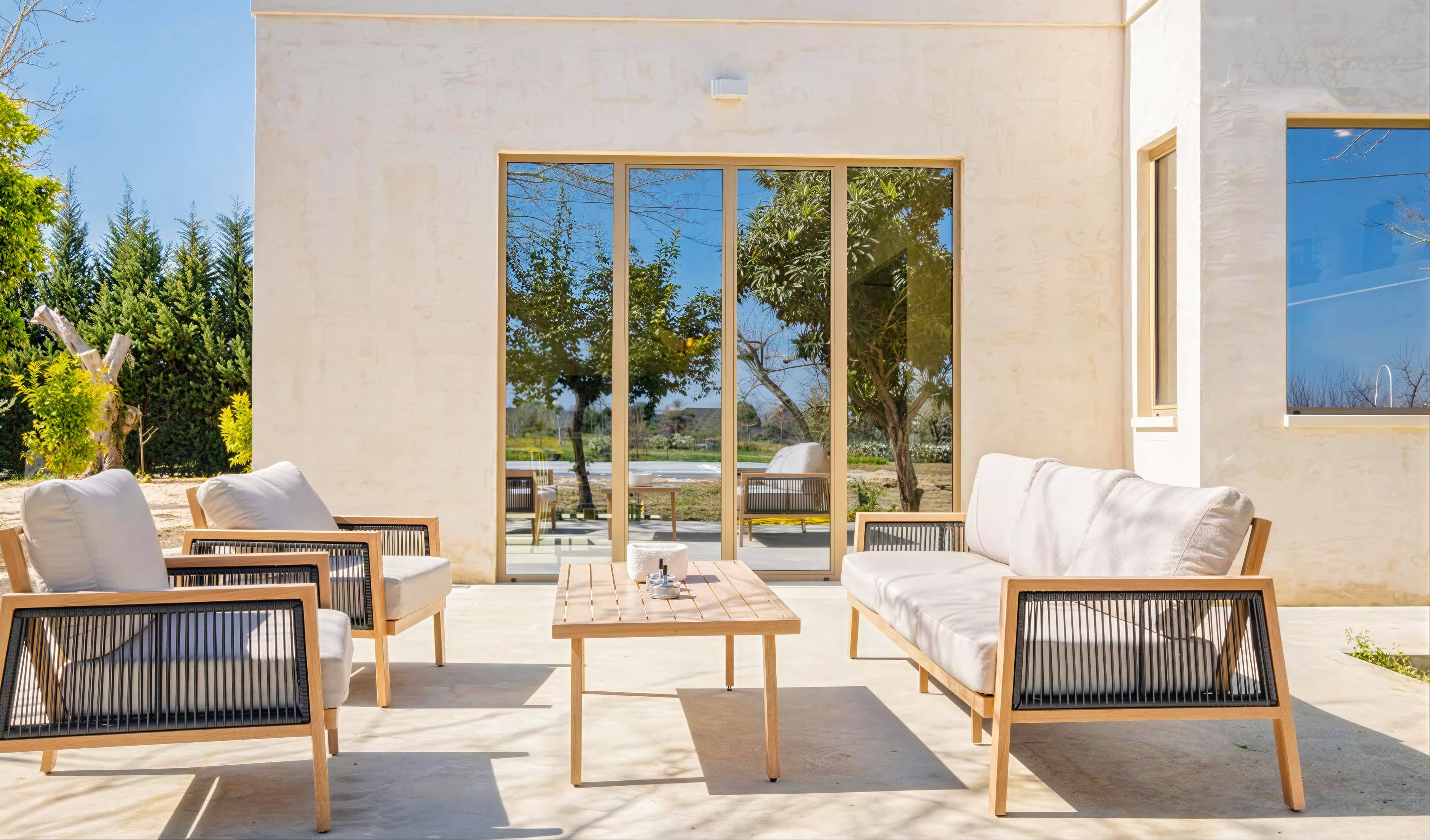 Villa Lamione Lecce: Luxury 4-Bedroom Villa with Private Pool and Air-Con, Lecce