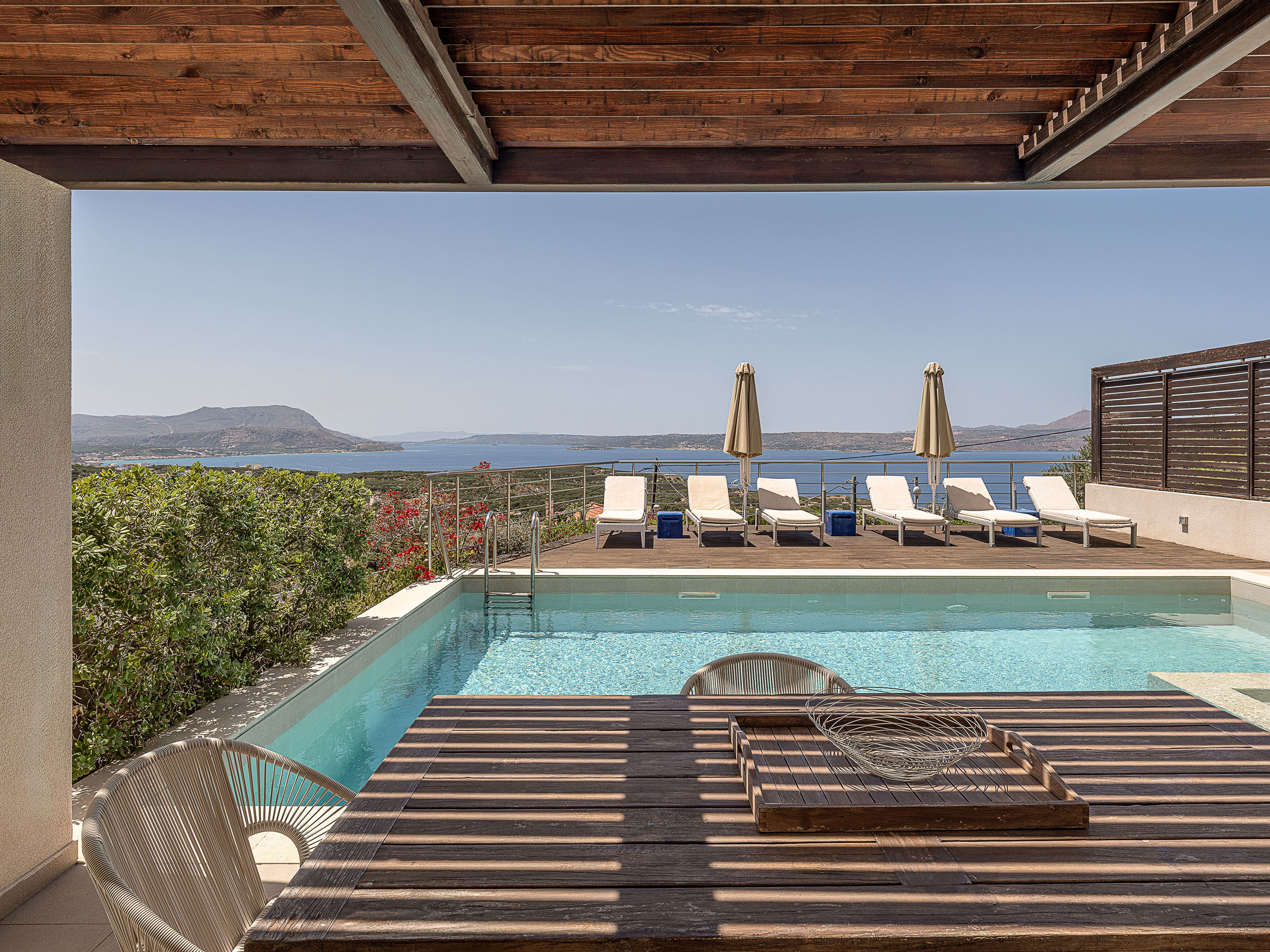 Villa Levanta Kokkino: 10-Bedroom Luxury Apartment with Pool and Hot Tub, Crete