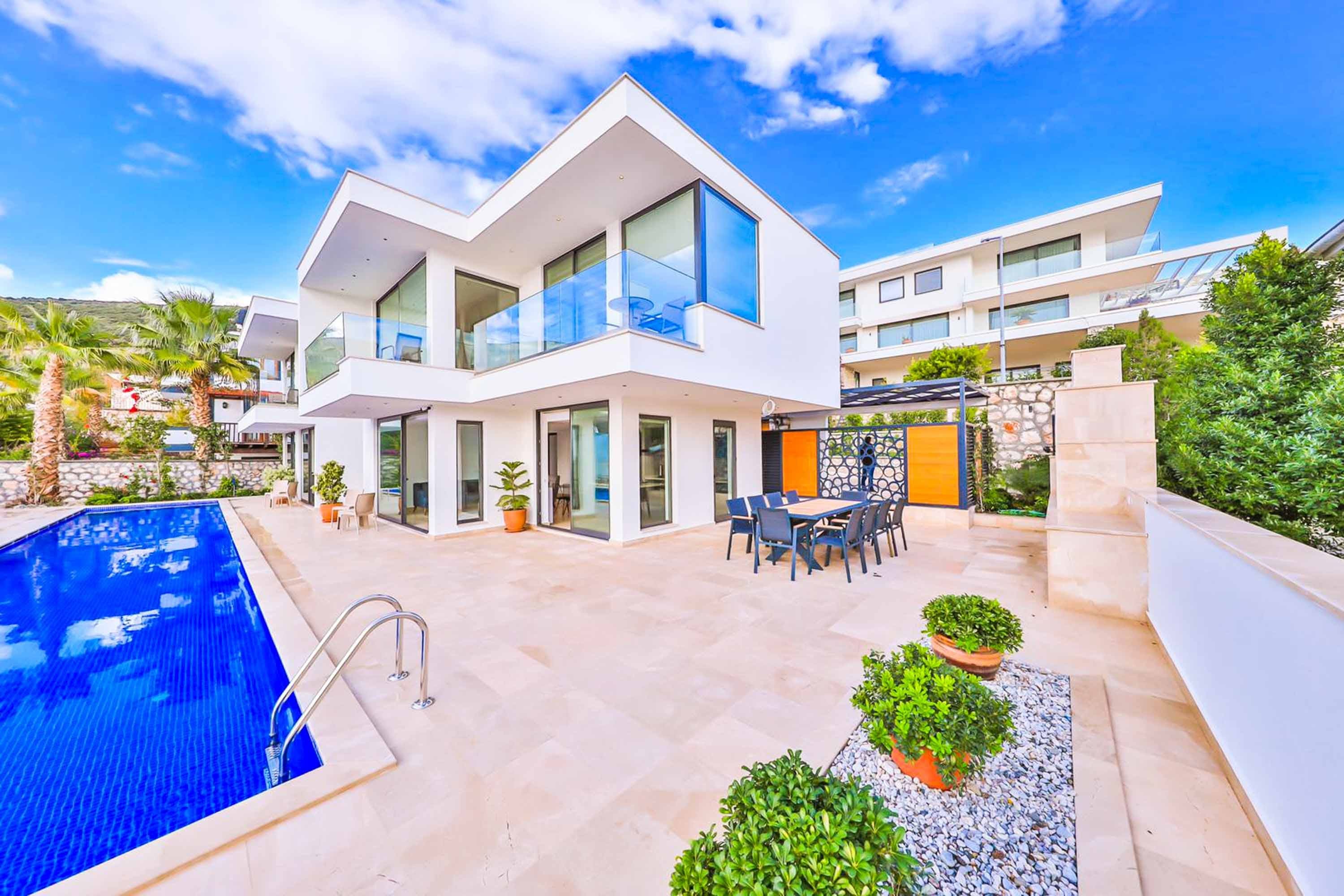 Villa Limon Sedir: Spacious 6-Bedroom Luxury Apartment with Pool and Sea Views, Antalya