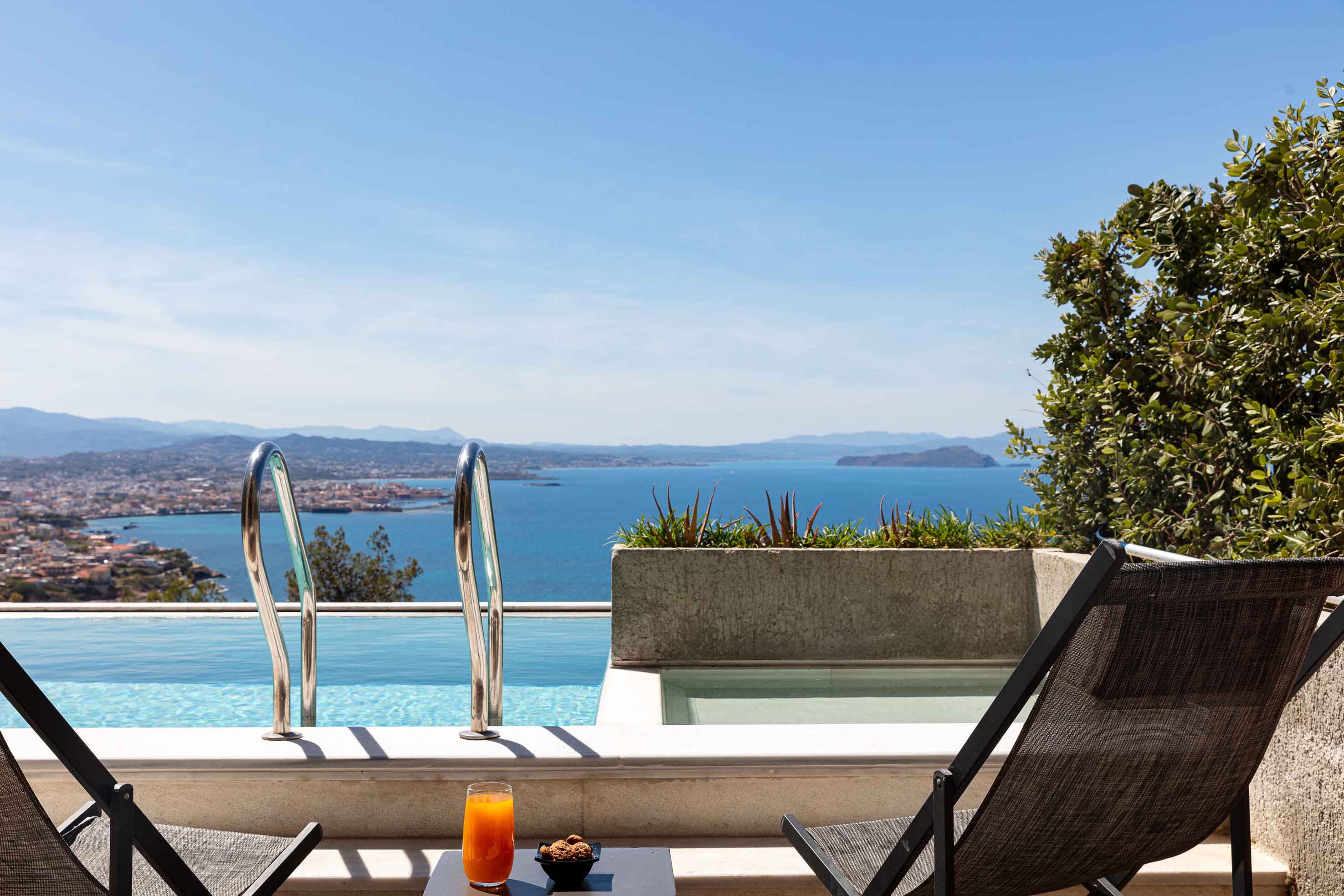Villa Louloudi Chania: Luxury 3-Bedroom Apartment with Sea Views and Family Features, Chania