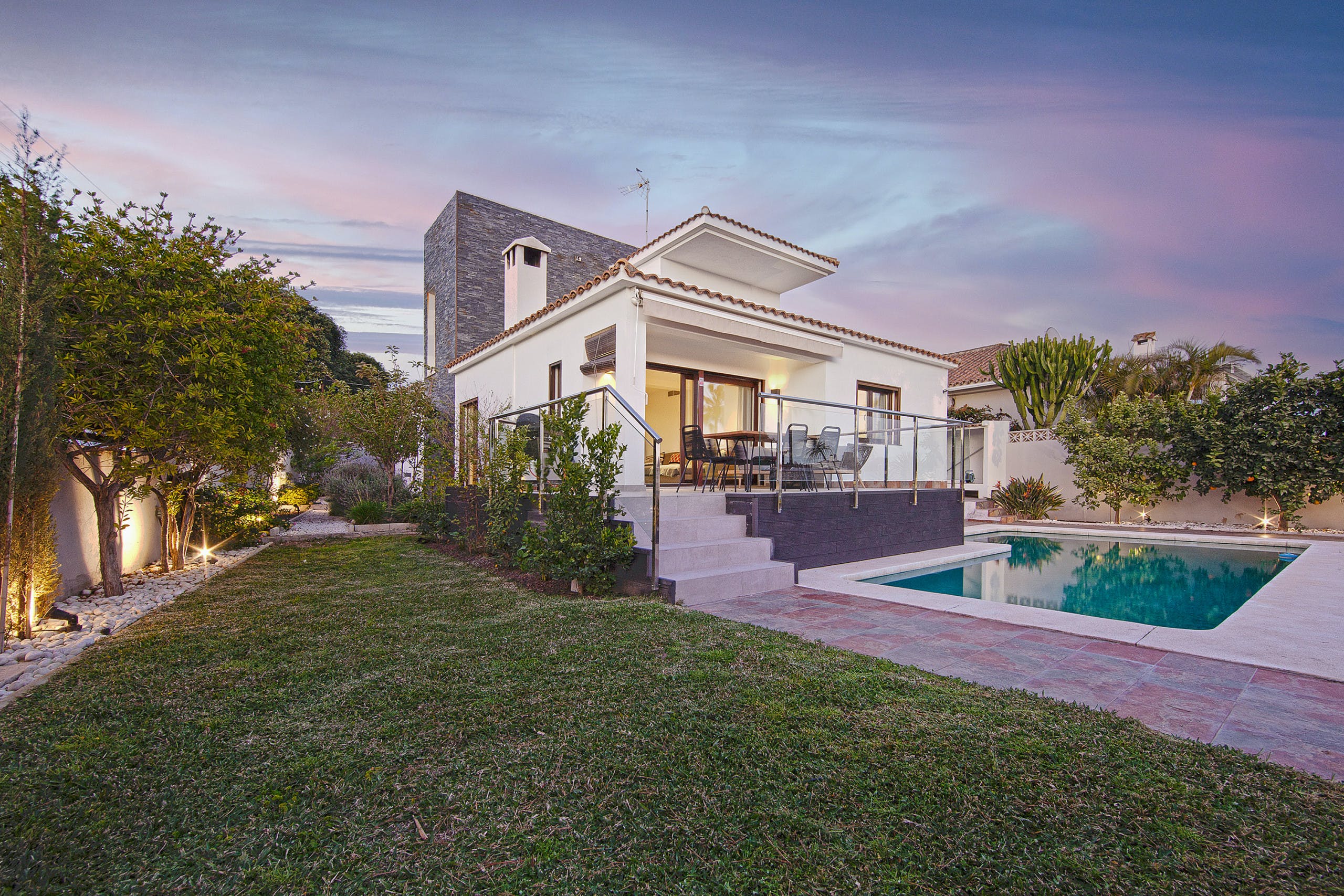 Villa Madroña Marbella: Stylish 3-Bedroom Apartment with Sea Views and Pool, Marbella