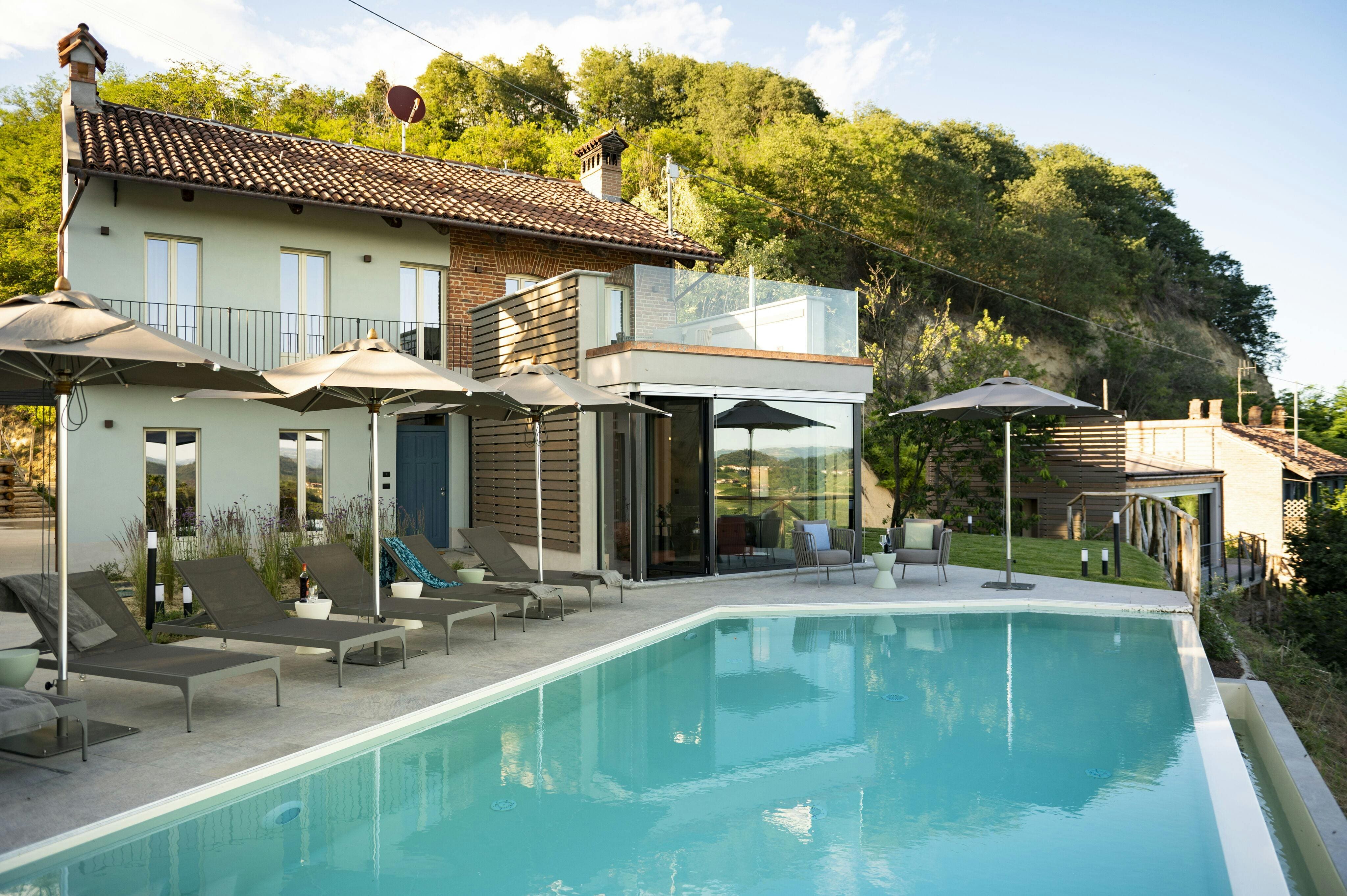 Villa Maira Cuneo: Luxurious 3-Bedroom Villa with Infinity Pool and Sauna, Cuneo