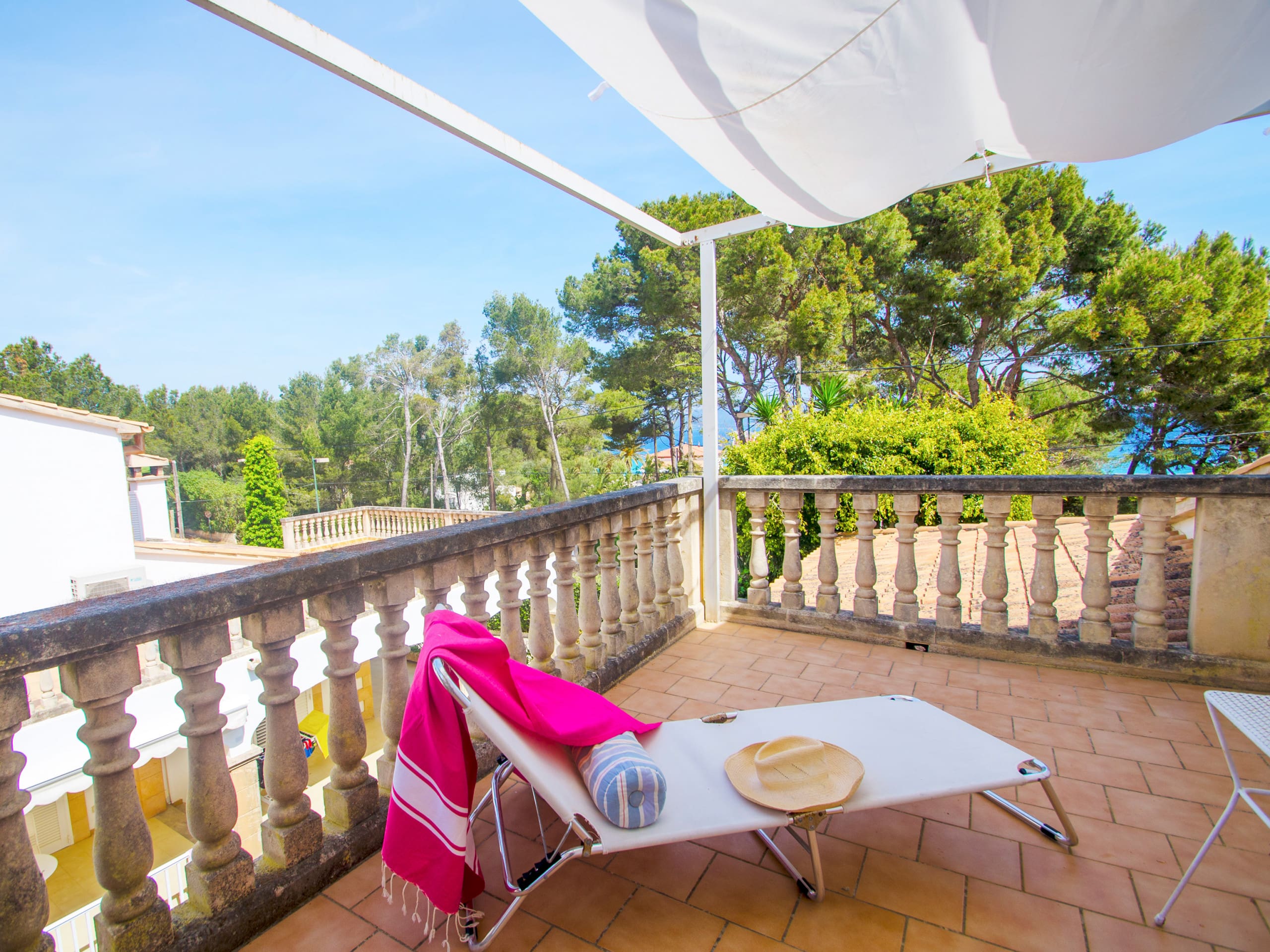 Villa Mal Pas Alcudia: Spacious 3-Bedroom Apartment with Sea Views and Air-Con, Alcudia