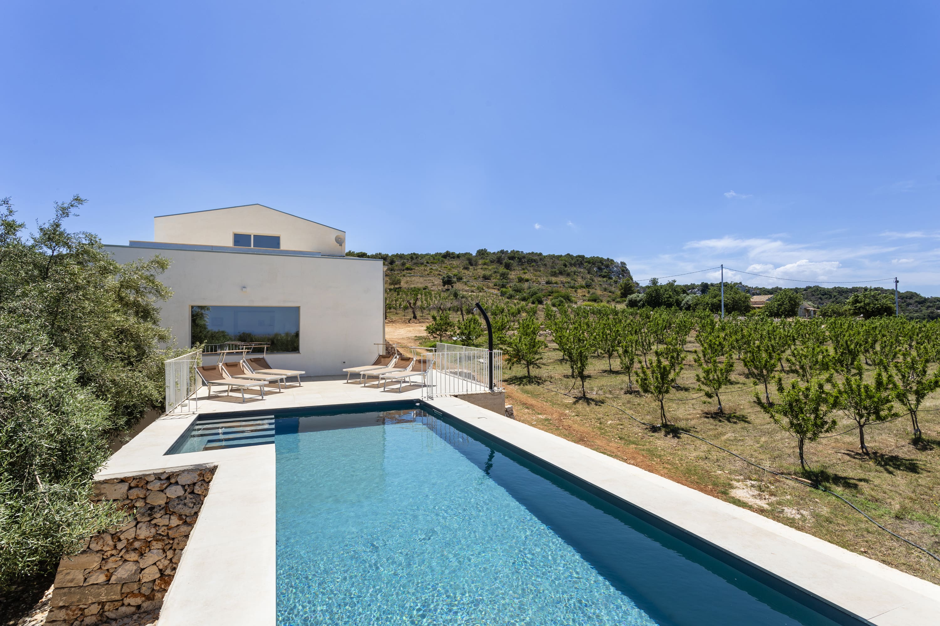 Villa Mandorlo Siracusa: Luxury 4-Bedroom Villa with Private Pool and Air-Con, Syracuse