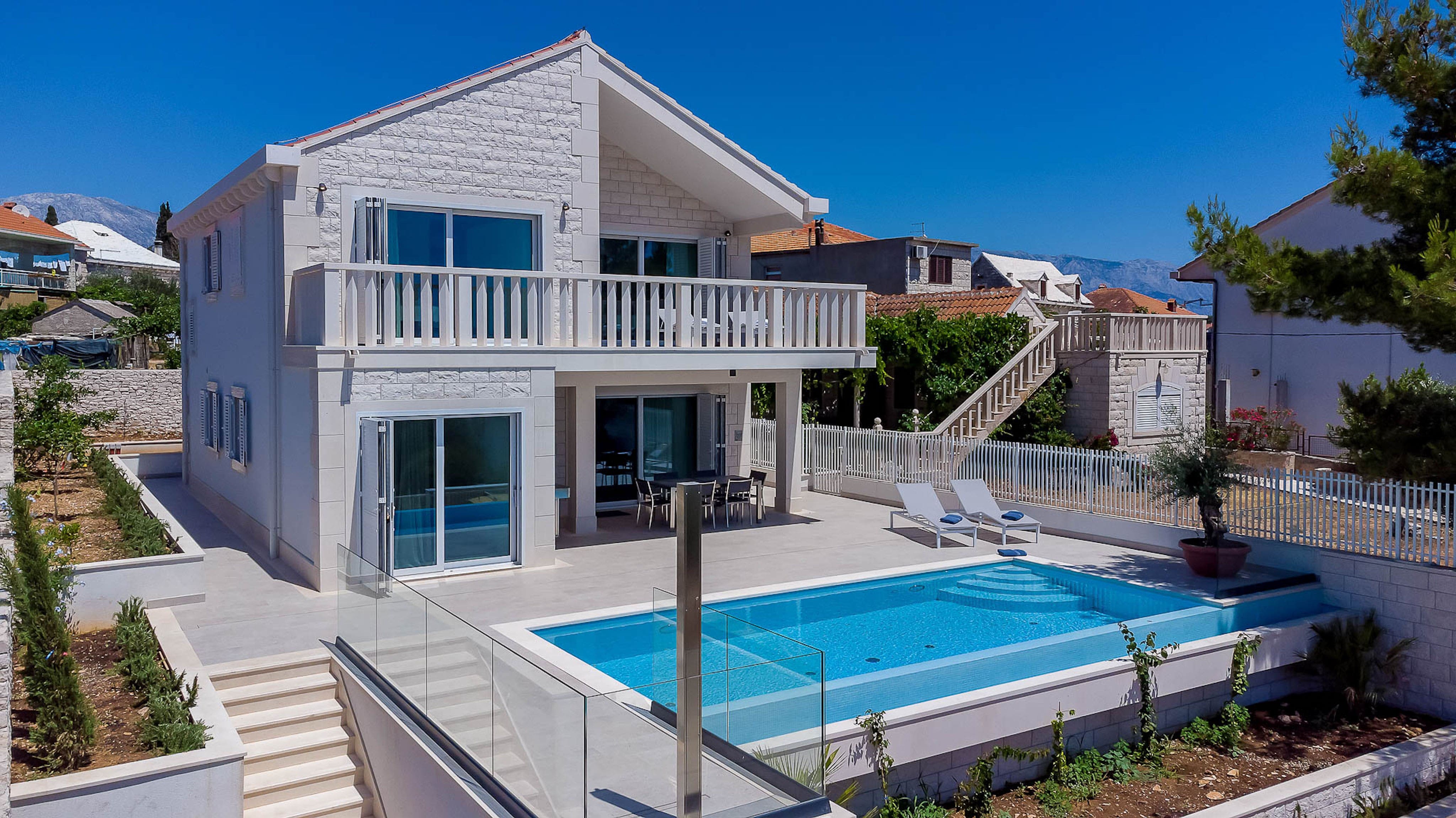 Kuća Safran Bacvice Split: Luxury 3-Bedroom Villa with Seaview and Pool, Split