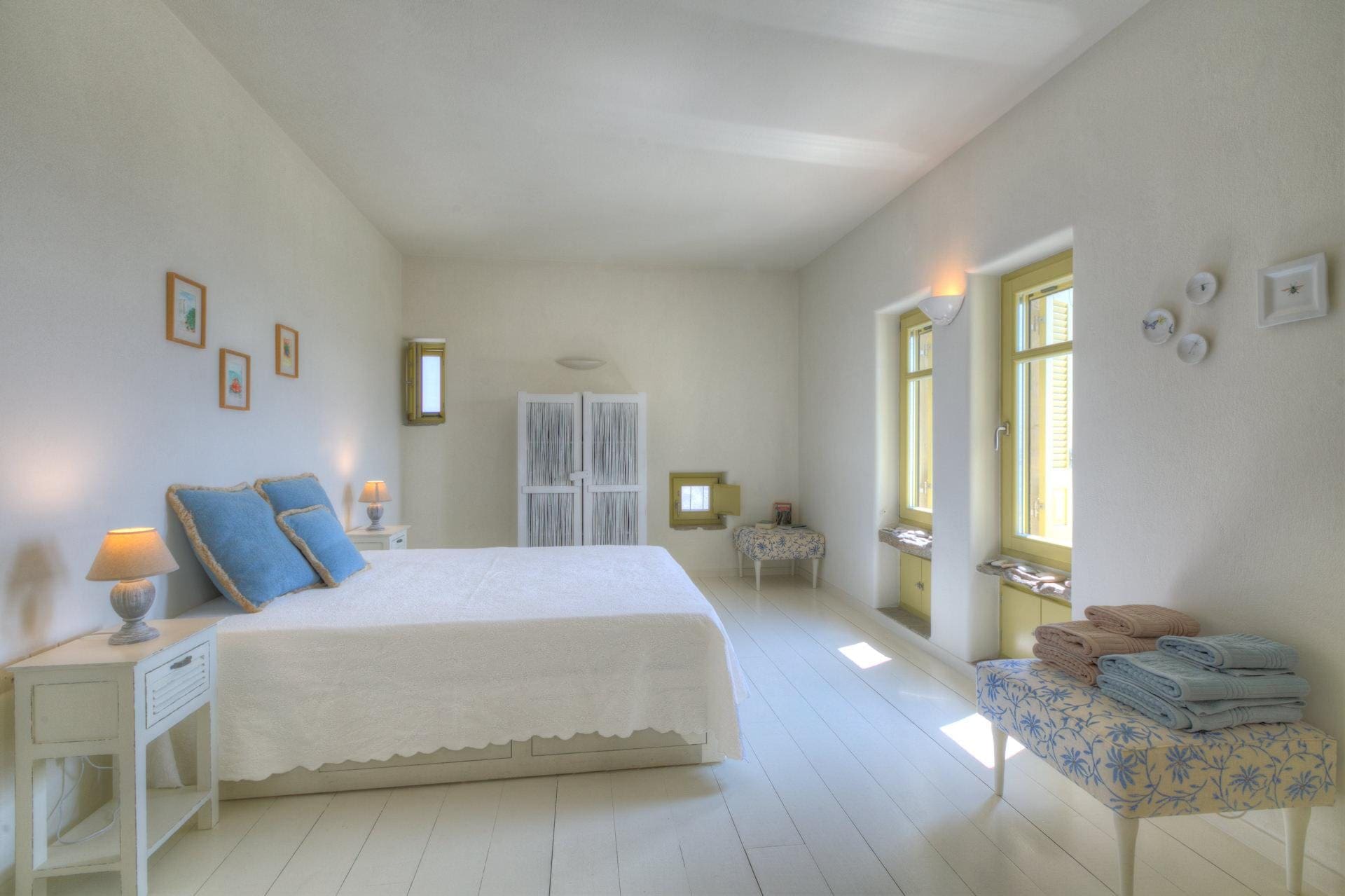 Villa Marpessa Paros: Resort Villa Rental with Sea Views and Beachfront Access in Paros, 2 Bedrooms