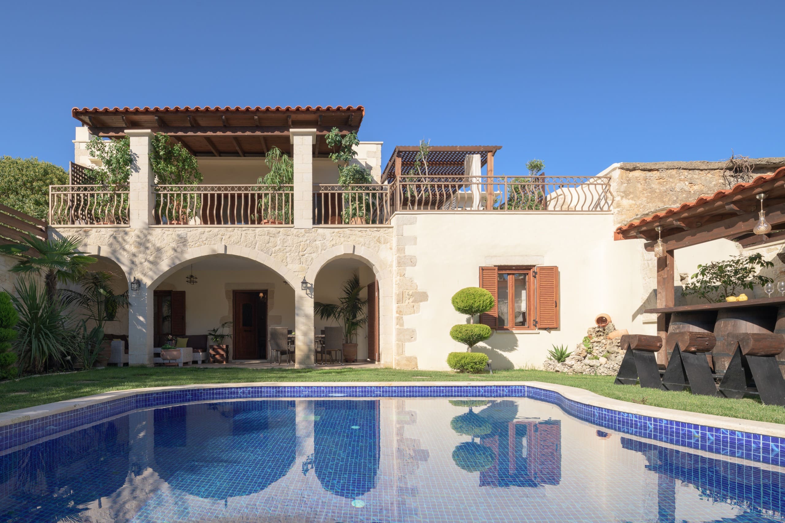 Villa Mavili Rethymno: Luxury 4-Bedroom Apartment with Private Pool, Family-Friendly, Crete