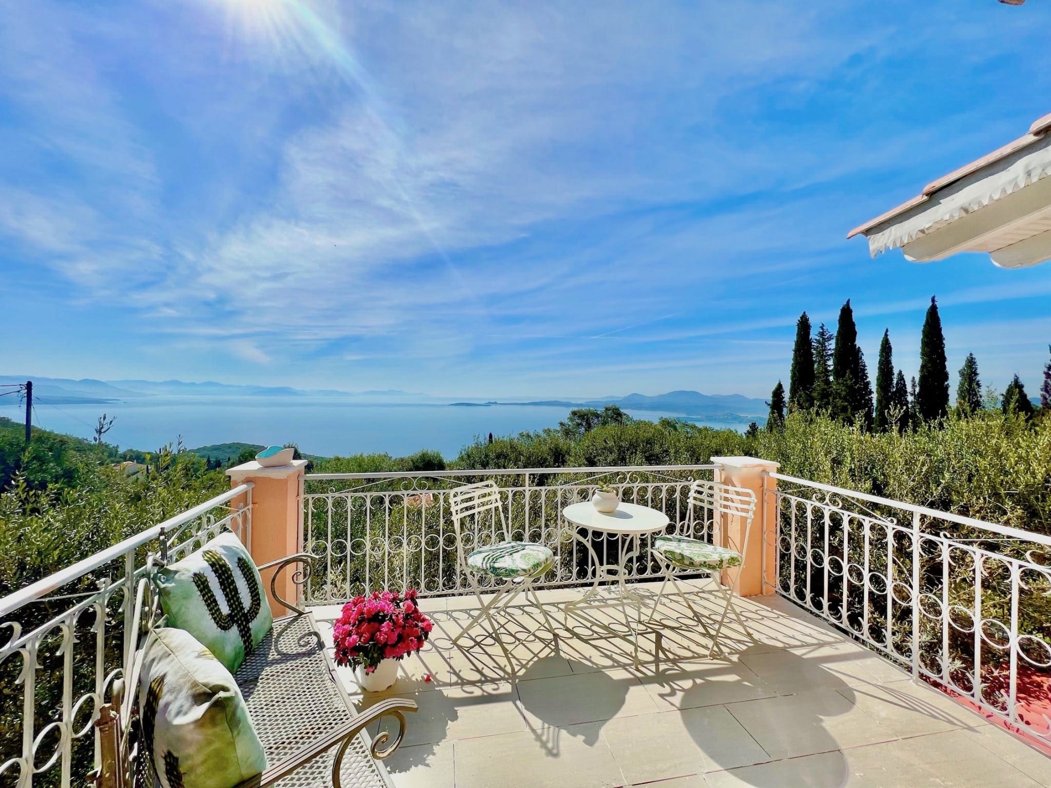 Villa Mavro Barbati: Stylish 3-Bedroom Apartment Rental with Sea Views and Pool, Barbati
