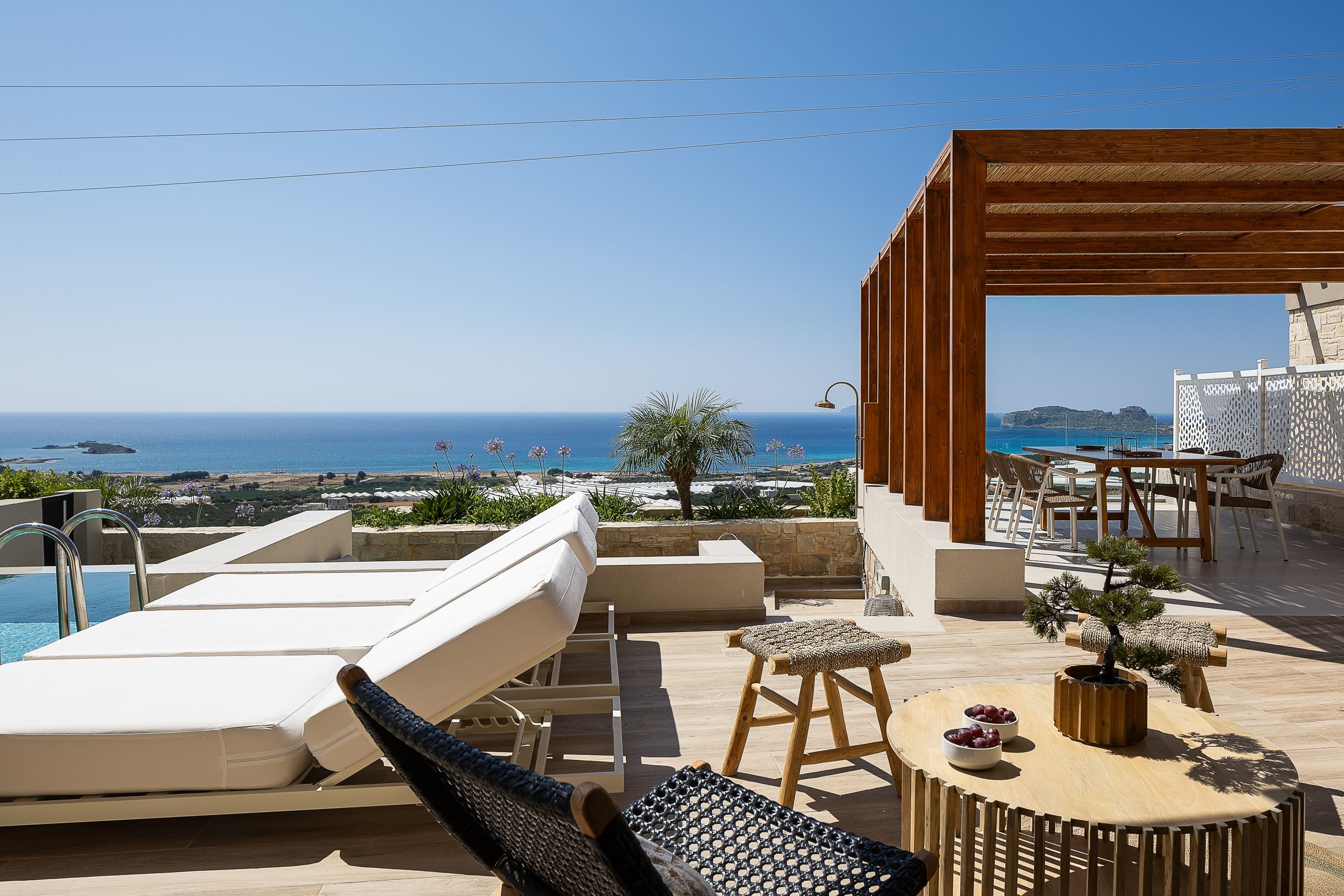 Villa Mavro Falassarna: Spacious 3-Bedroom Apartment Rental with Heated Pool and Sea Views, Crete