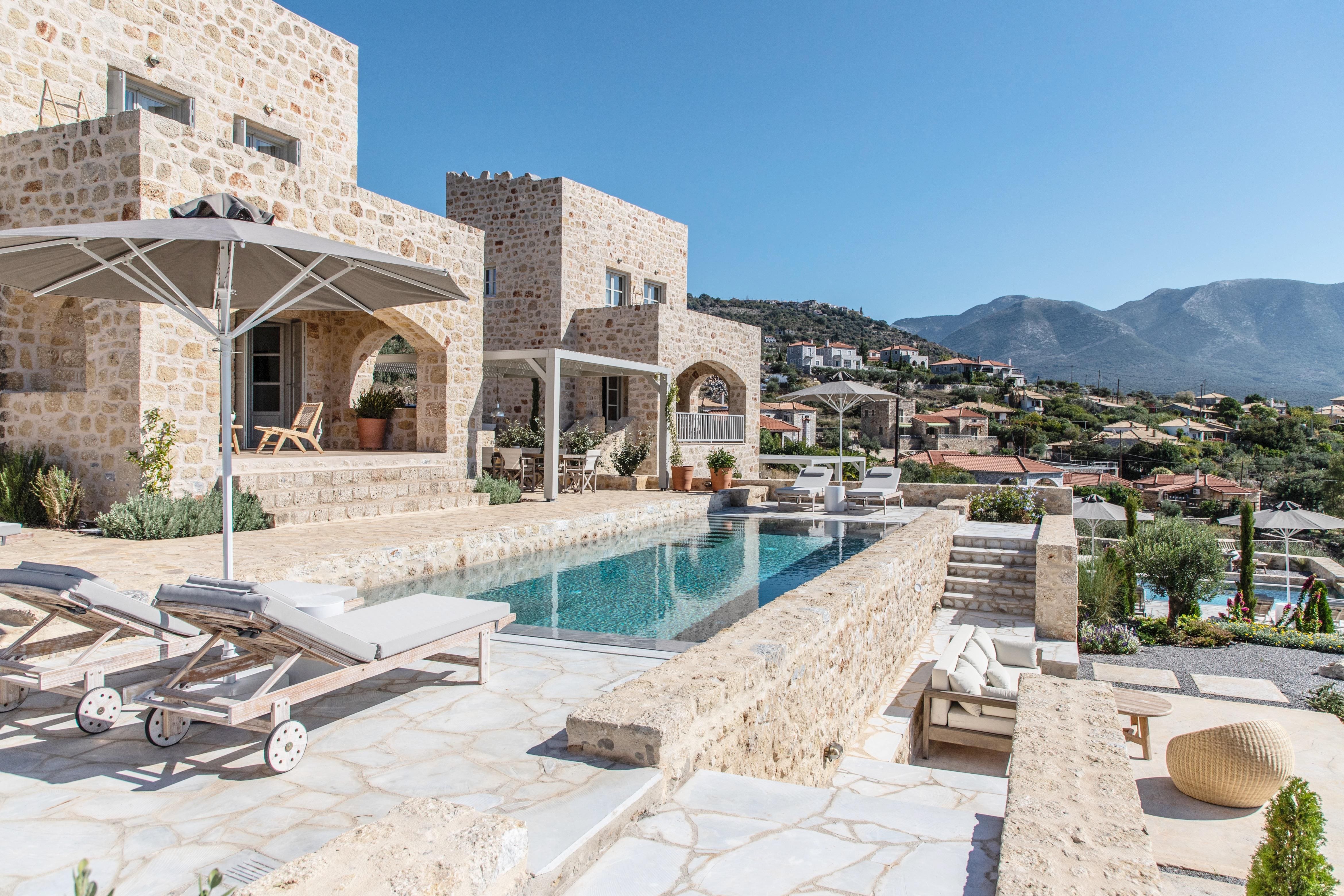 Villa Mavrogi Kalamata: Stylish 2-Bedroom Apartment with Sea Views and Pool, Messenia