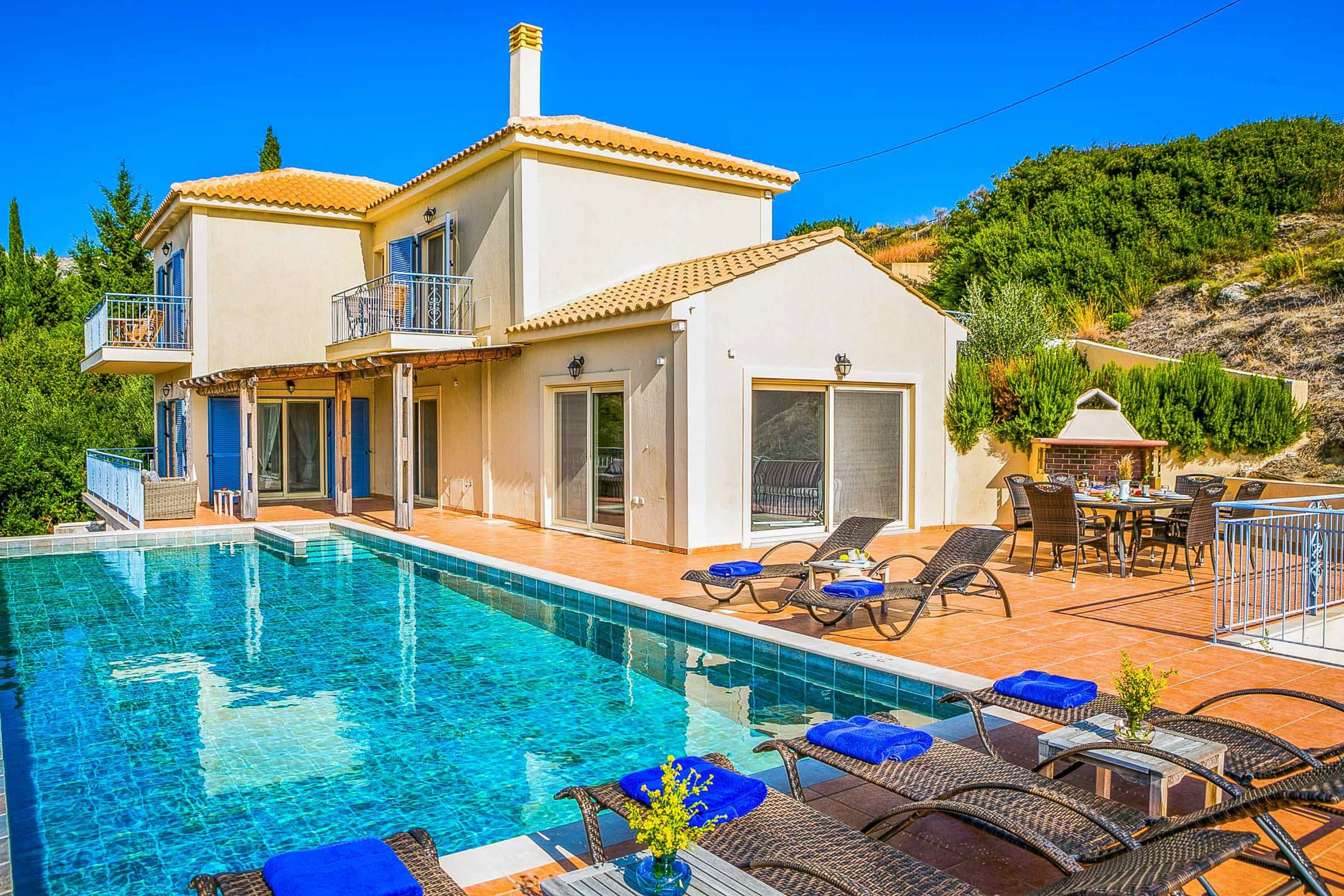 Villa Melissanthi Livathos: Luxury 3-Bedroom Apartment with Infinity Pool and Sea Views, Kefallonia