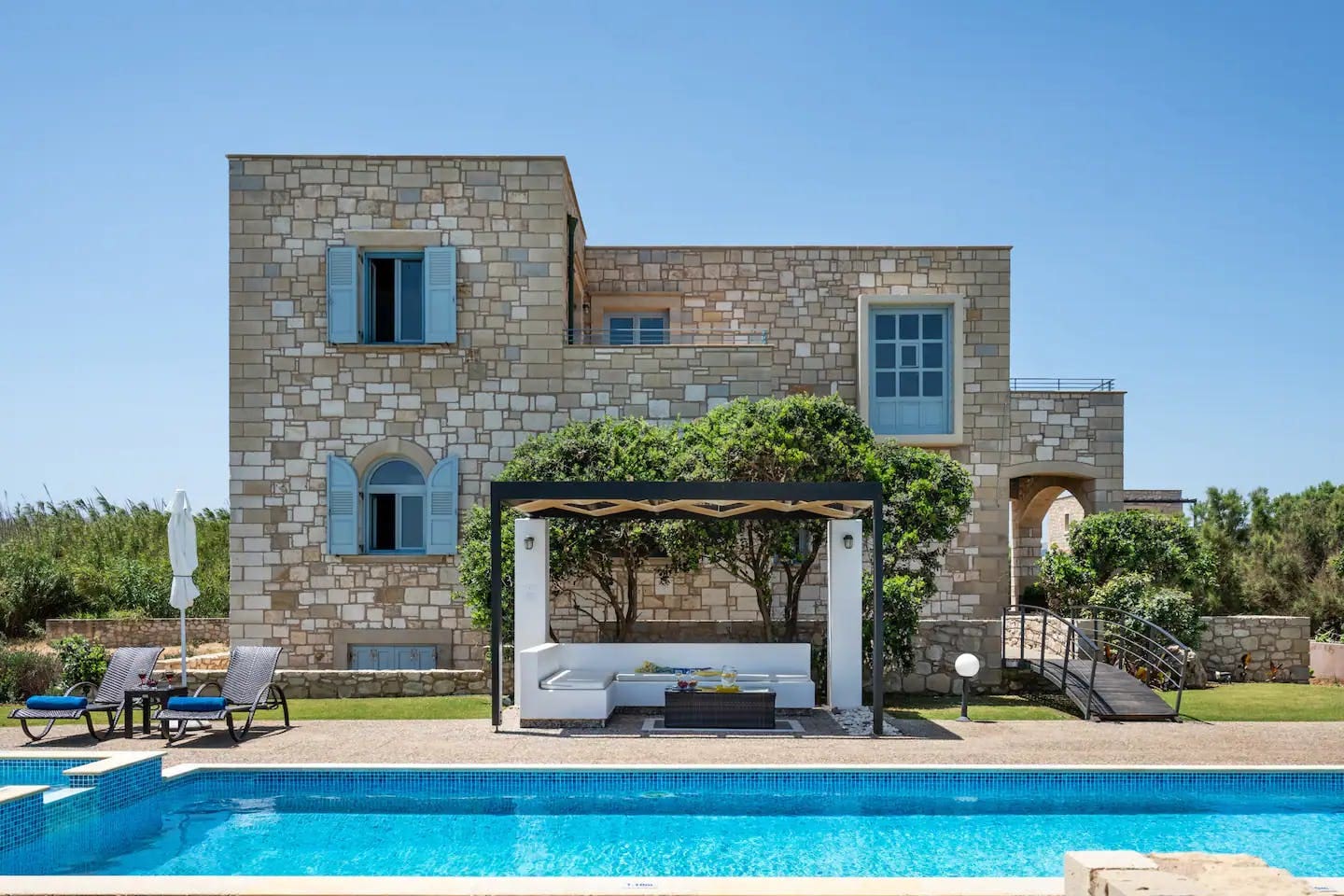 Villa Chrysos Agios Sostis Agia Marina: Luxury 4-Bedroom Apartment with Pool and Seaviews, Agia Marina