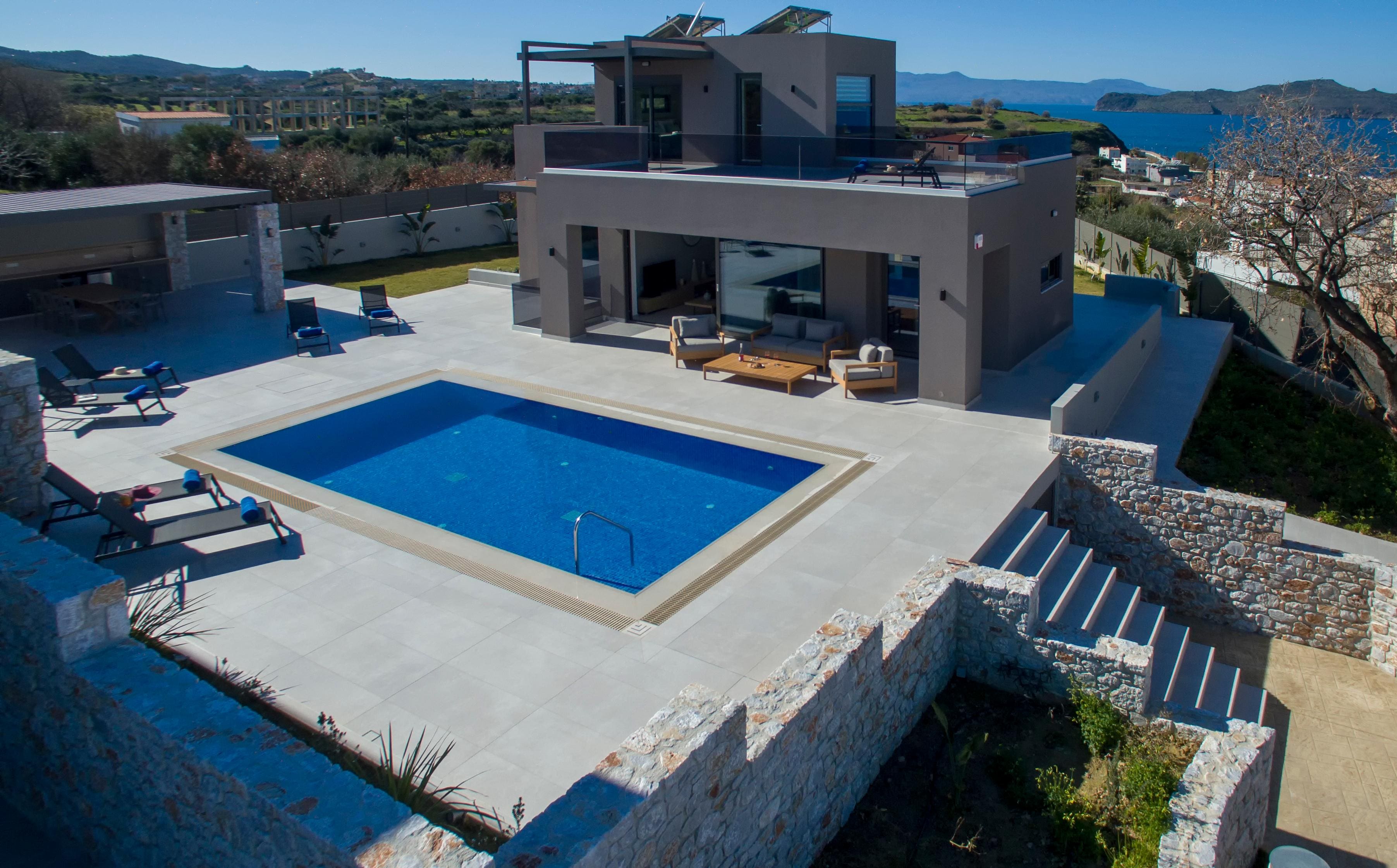 Villa Boreas Kolpos Agia Marina: Luxury 5-Bedroom Villa with Pool and Seaviews, Agia Marina