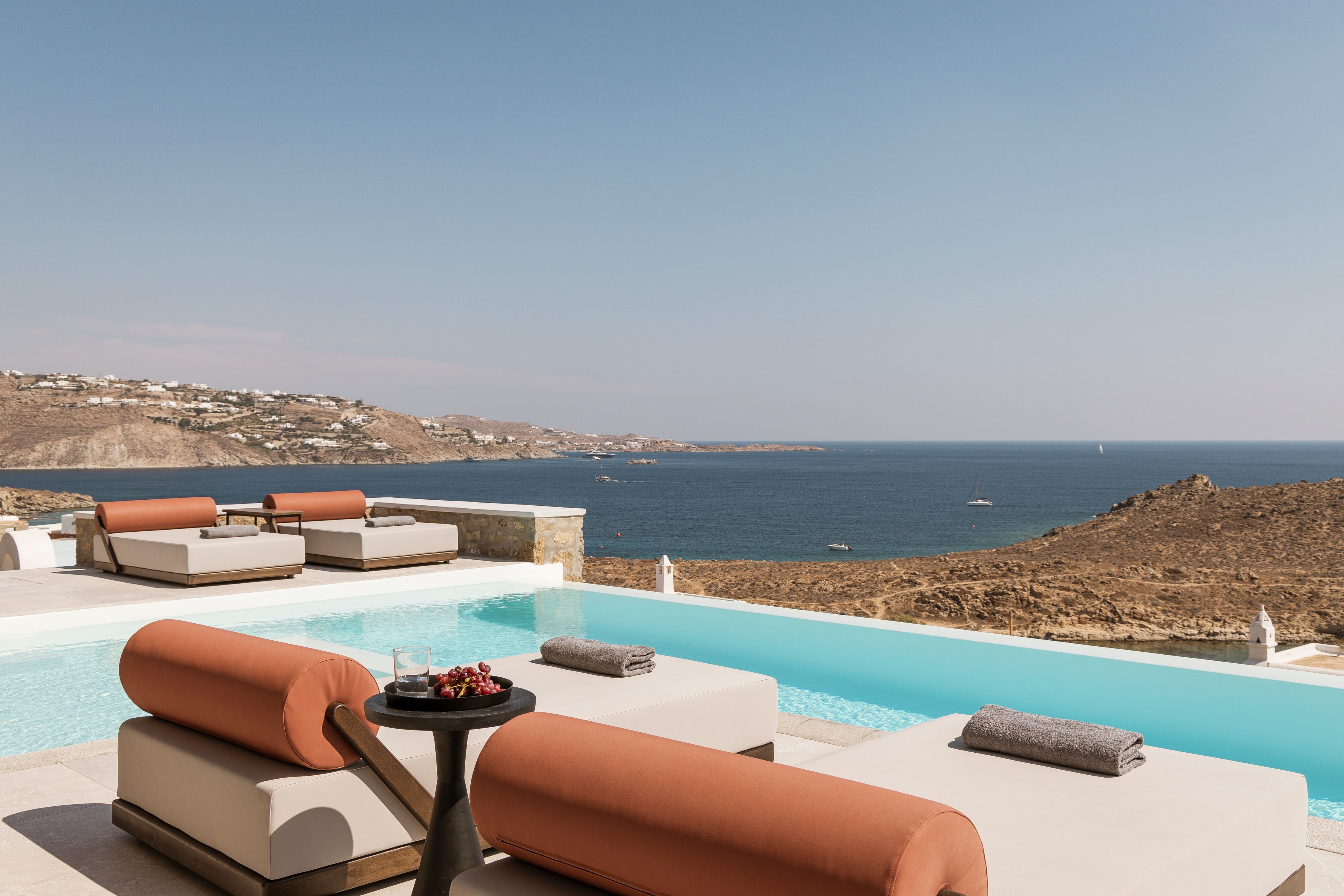 Villa Lysias Kastro Agios Ioannis: 6-Bedroom Luxury Villa with Infinity Pool and Sea Views, Agios Ioannis