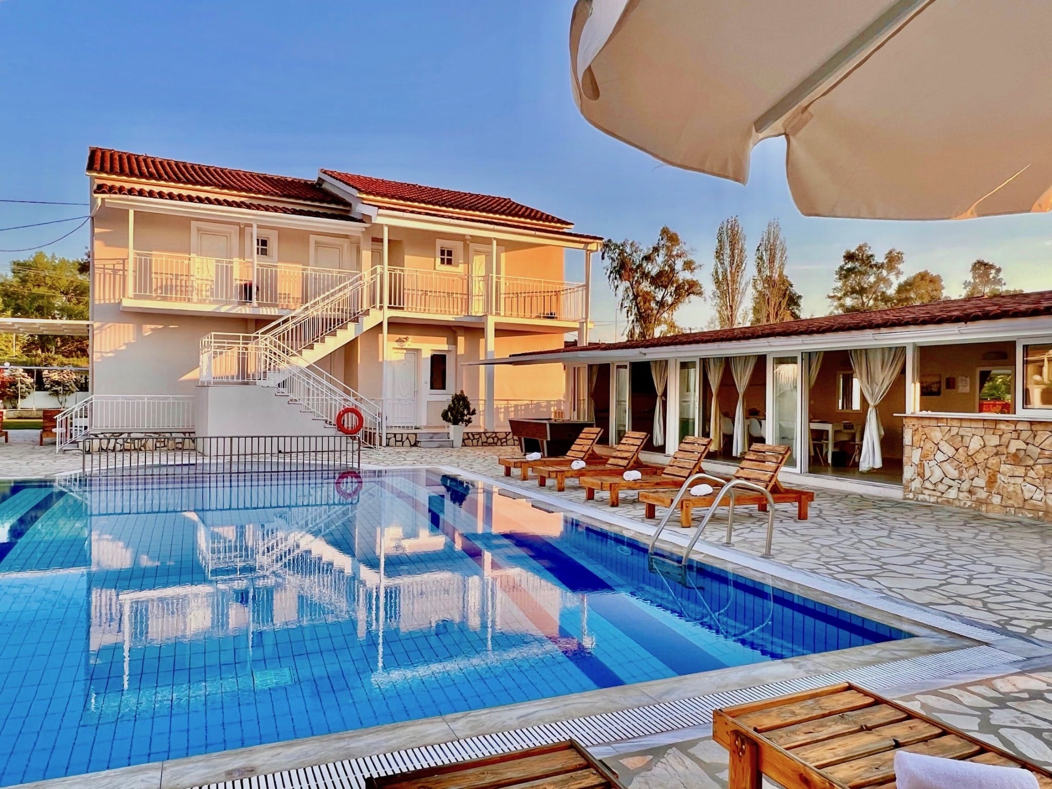 Villa Meltemi Agios Agios Stefanos: Spacious 10-Bedroom Apartment with Pool and Seaview, Agios Stefanos