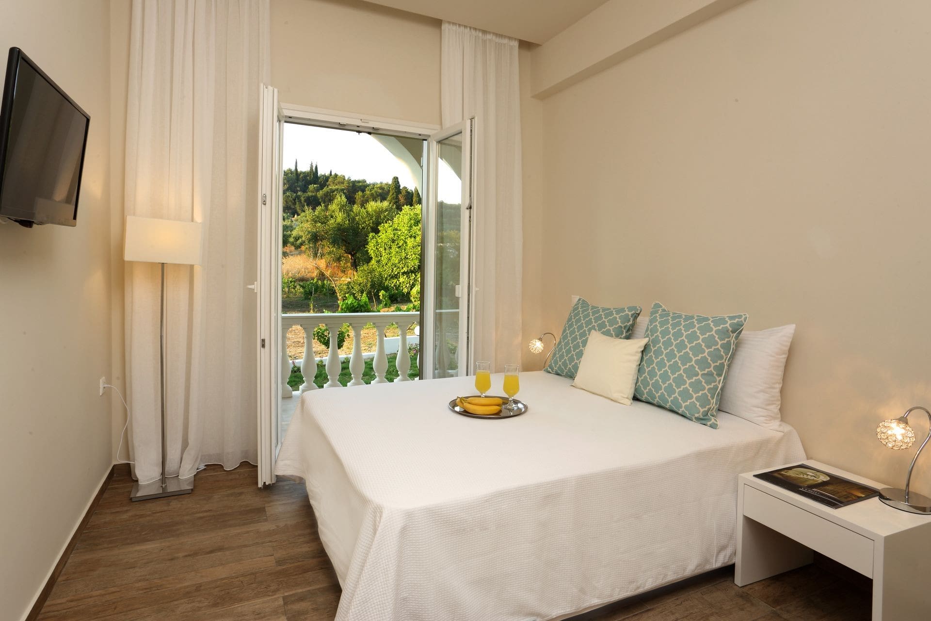 Villa Kyanos Stavros Agios Stefanos: Spacious 5-Bedroom Apartment with Seaview and Pool, Agios Stefanos
