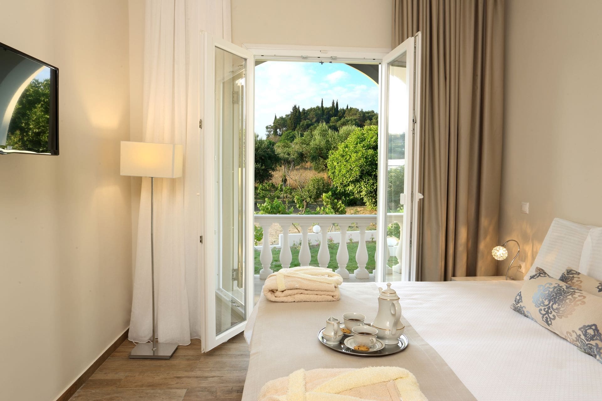Villa Kyanos Stavros Agios Stefanos: Spacious 5-Bedroom Apartment with Seaview and Pool, Agios Stefanos