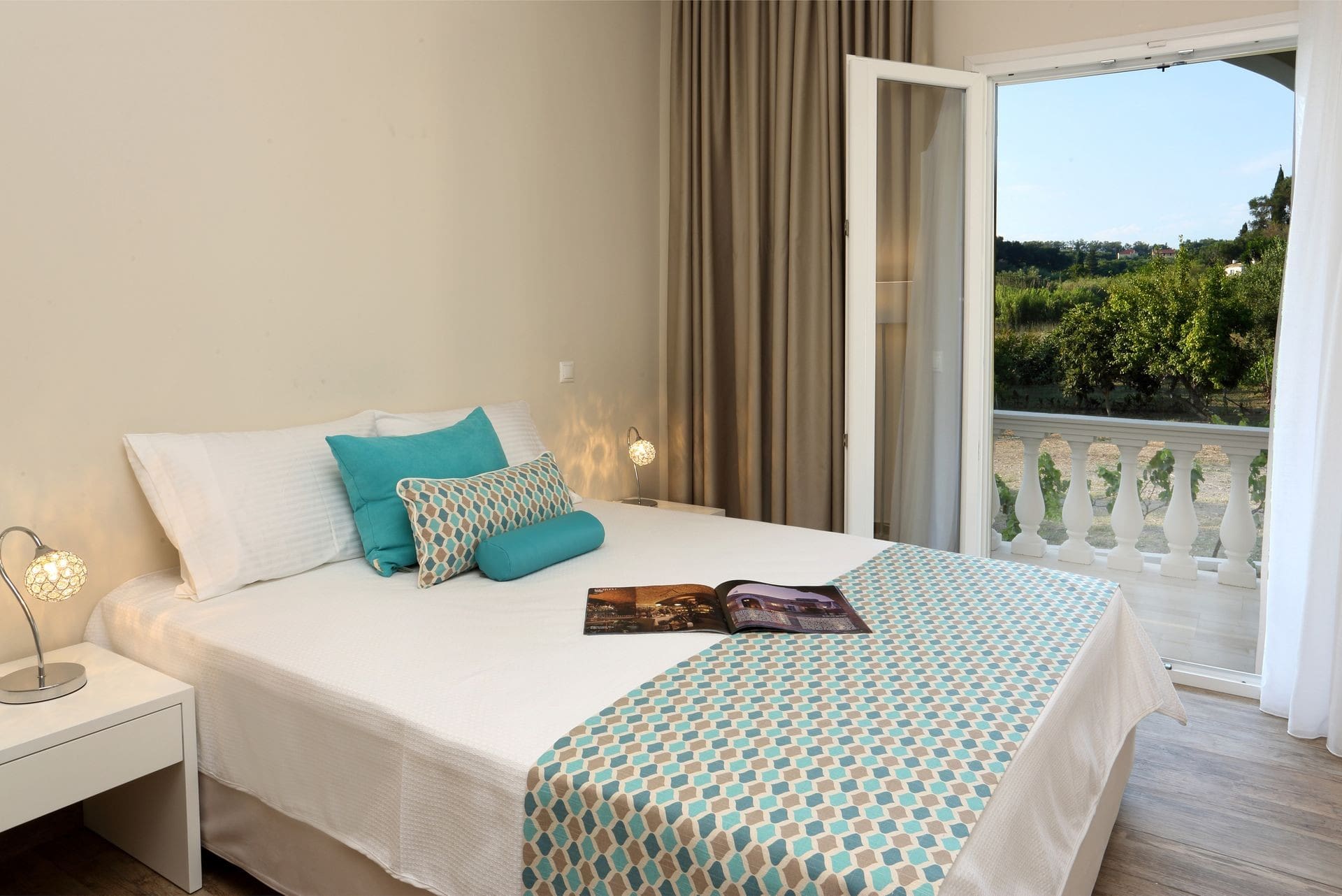 Villa Kyanos Stavros Agios Stefanos: Spacious 5-Bedroom Apartment with Seaview and Pool, Agios Stefanos