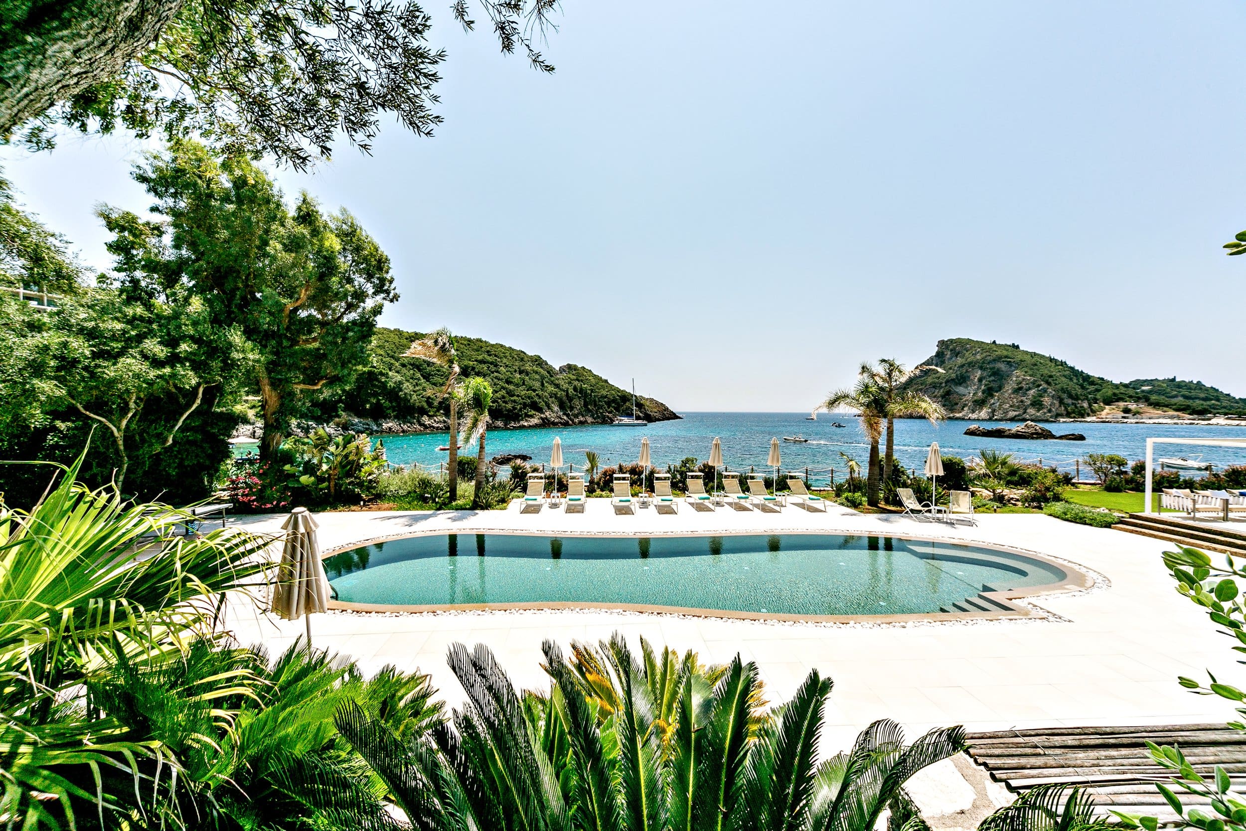 Villa Lysias Lofos Agios Stefanos: Luxury 5-Bedroom Apartment with Seaview and Pool, Agios Stefanos