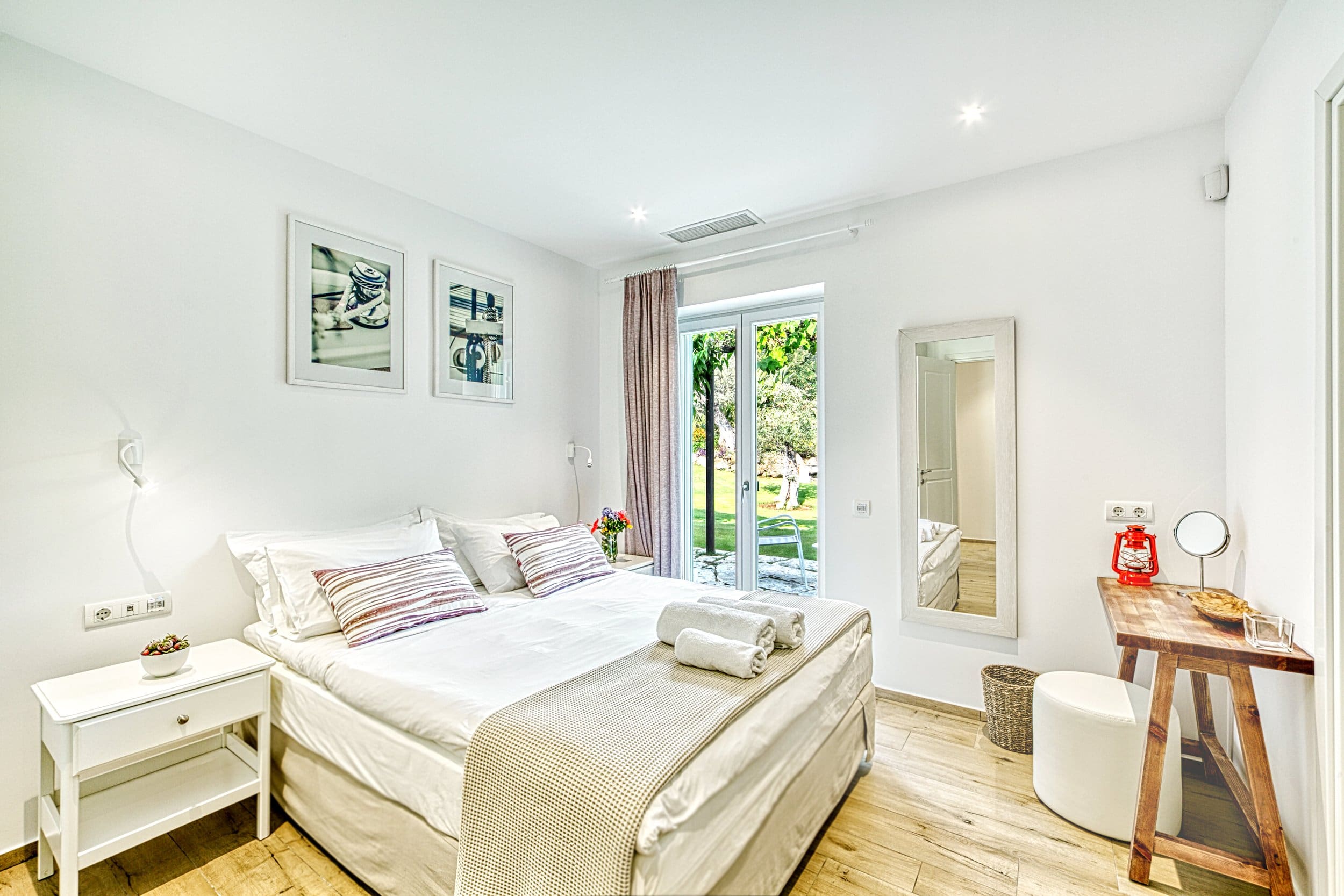 Villa Lysias Lofos Agios Stefanos: Luxury 5-Bedroom Apartment with Seaview and Pool, Agios Stefanos