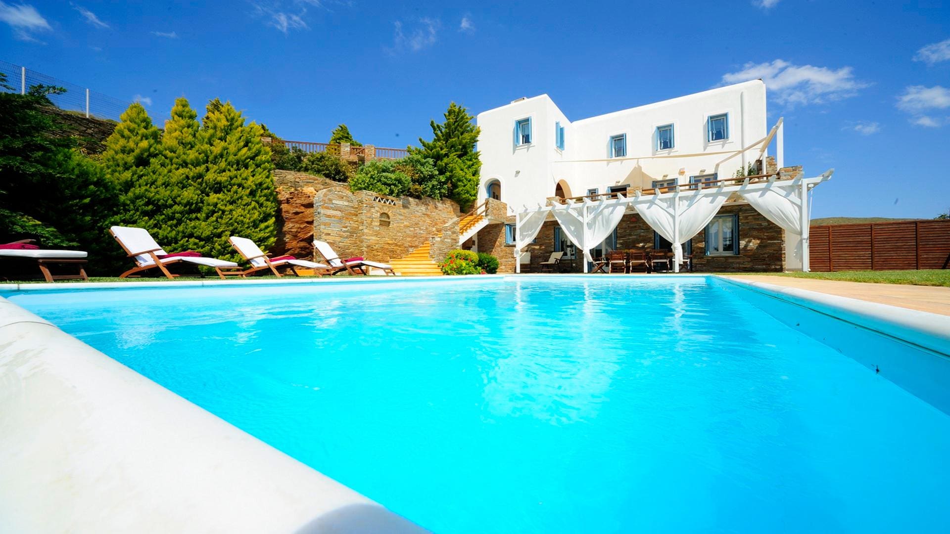 Villa Boreas Apikia Andros: 4-Bedroom Luxury Apartment with Seaview and Pool, Andros