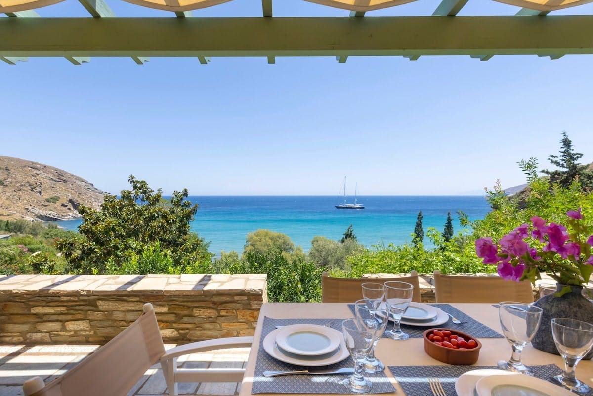 Villa Lysias Ormos Andros: Luxury 3-Bedroom Apartment with Seaviews, Andros