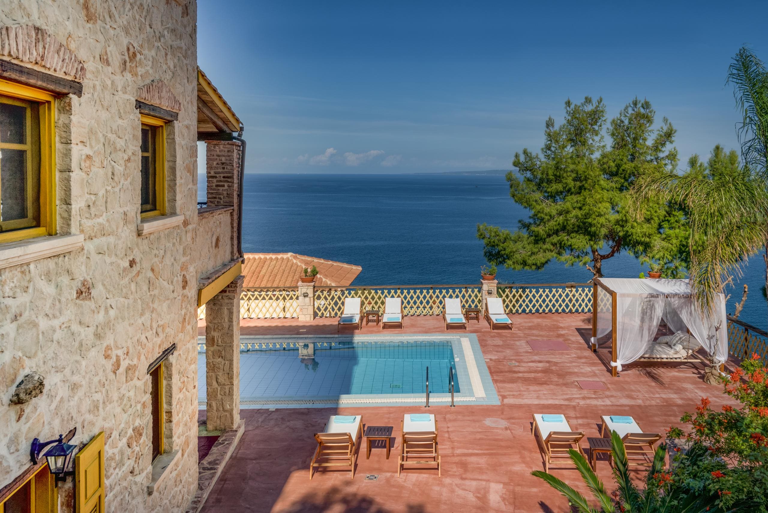 Villa Ostria Planos Argassi: Spacious 3-Bedroom Apartment with Stunning Seaviews, Argassi