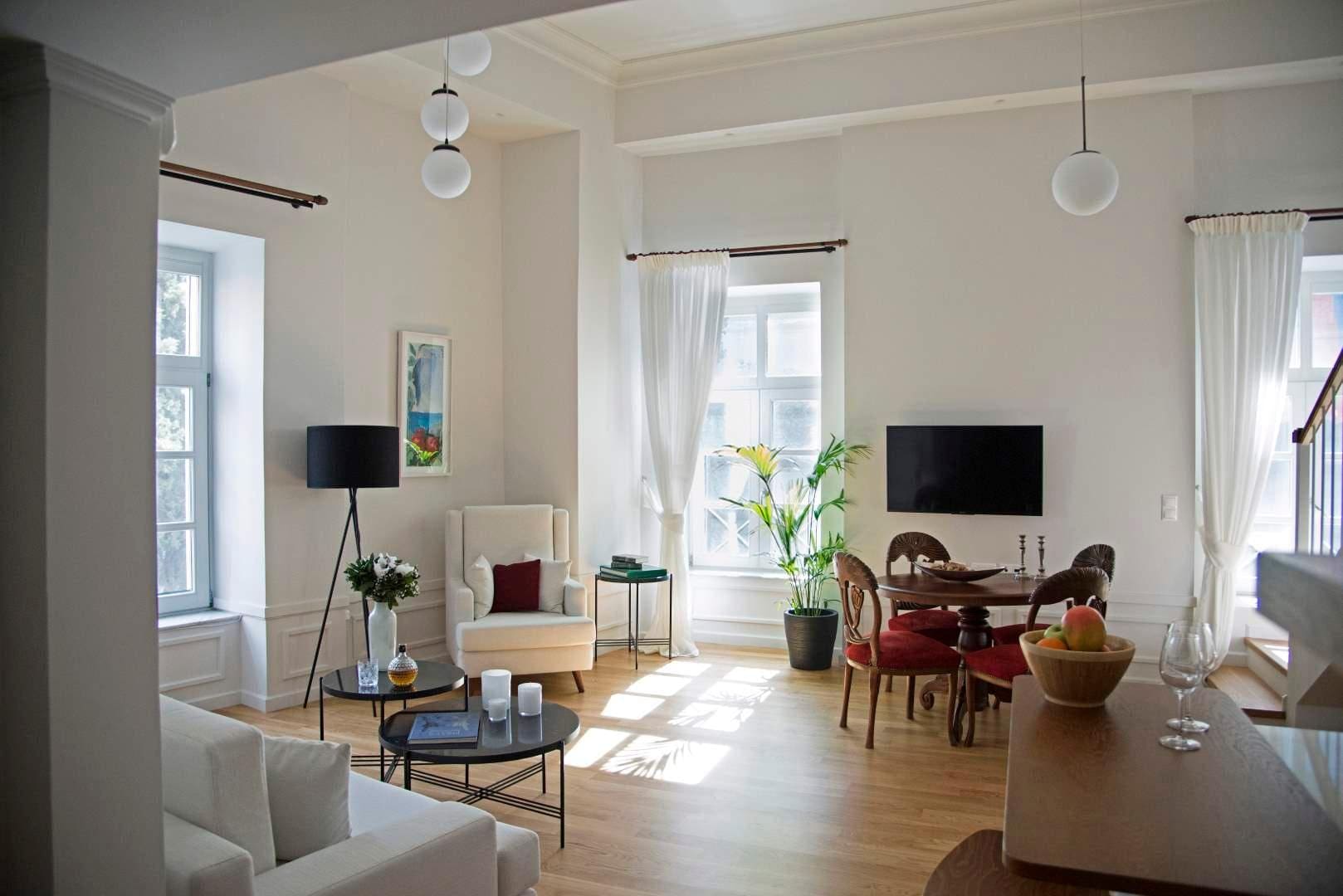 Villa Kyanos Philopappou Athens: Chic 2-Bedroom Apartment with Sea Views, Athens