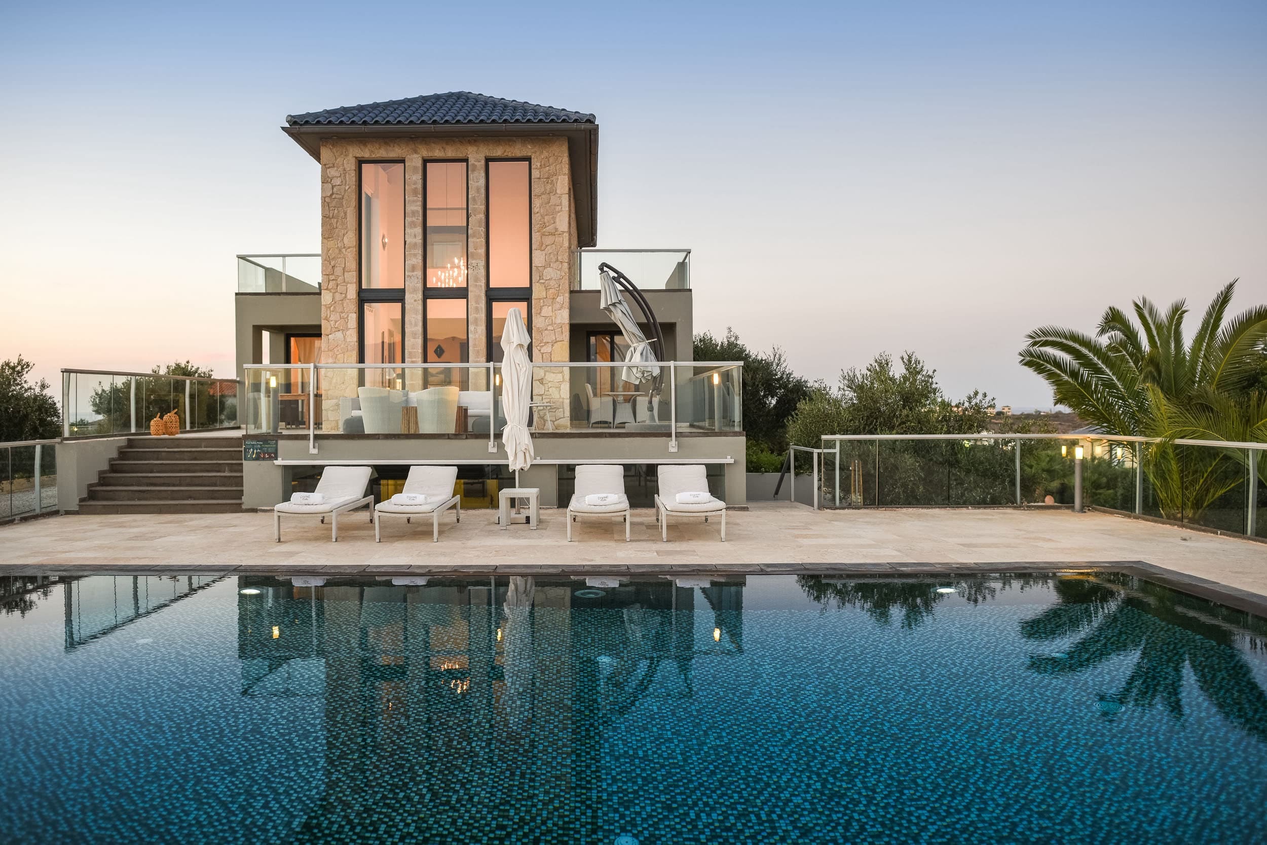 Villa Lefkos Kaldros Chorafakia: Spacious 4-Bedroom Luxury Apartment with Sea Views, Chorafakia