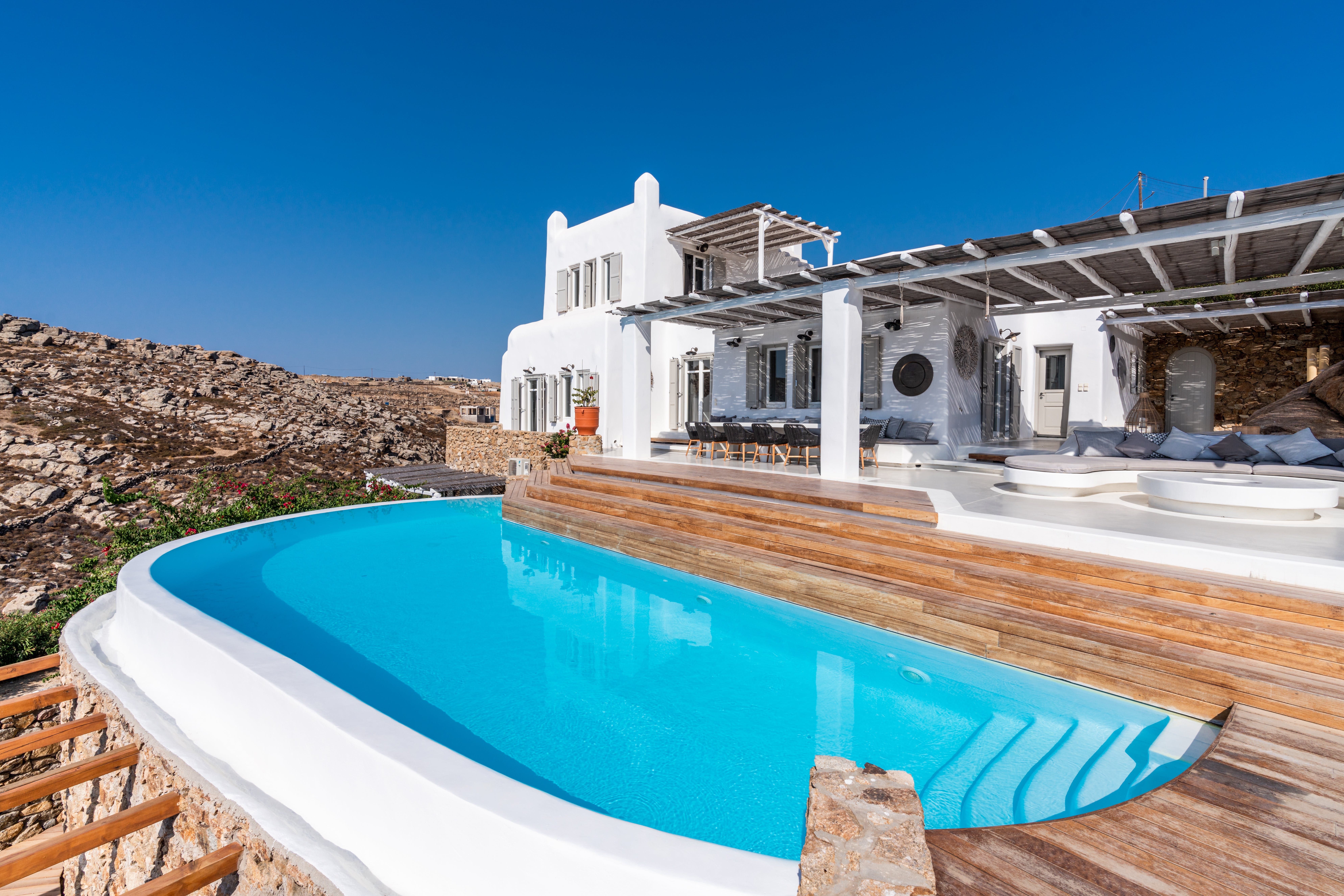 Villa Lysias Lofos Elia: 6-Bedroom Luxury Apartment with Infinity Pool and Sea Views, Elia